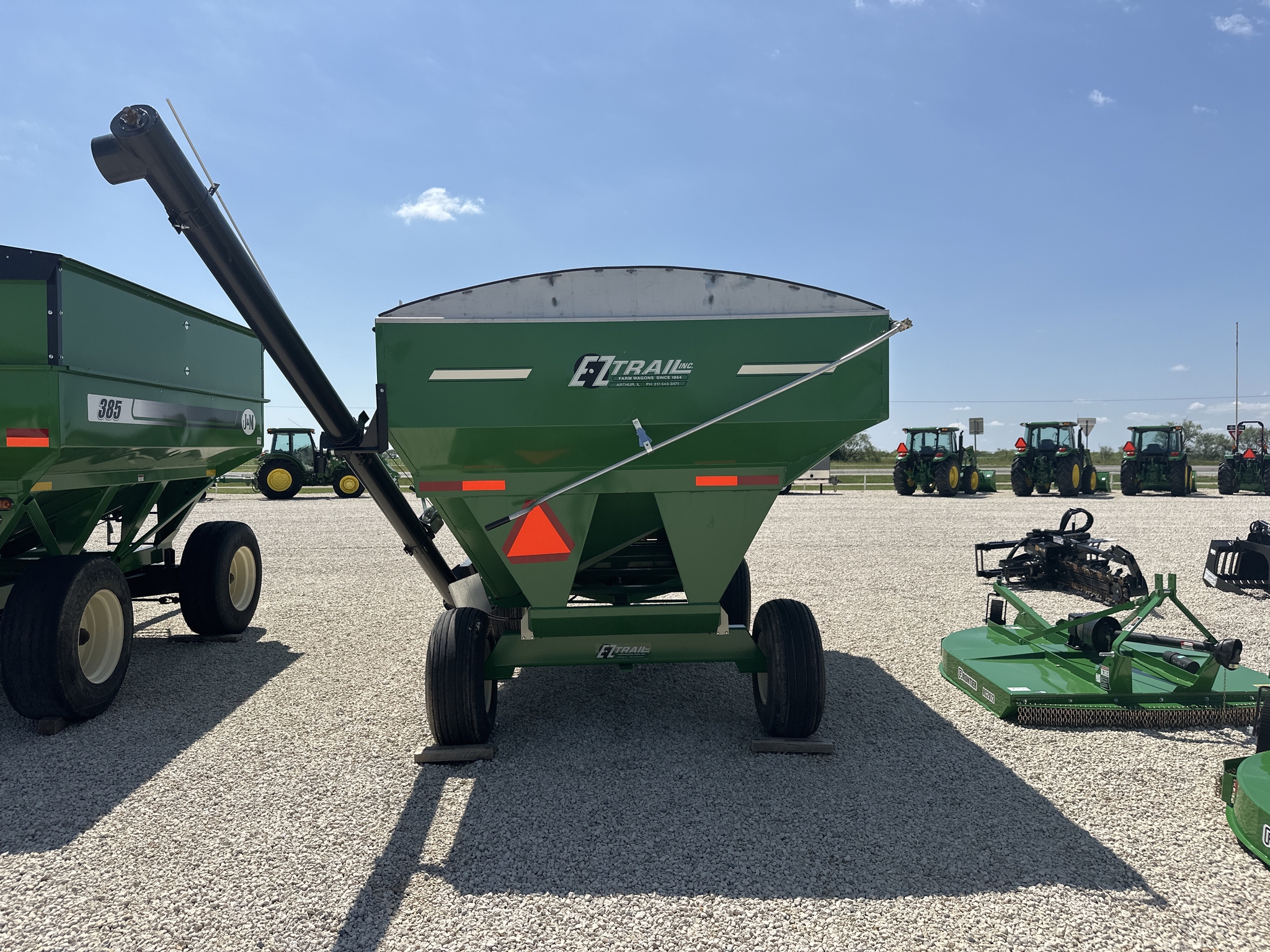 2023 E-Z Trail 300T Image 4