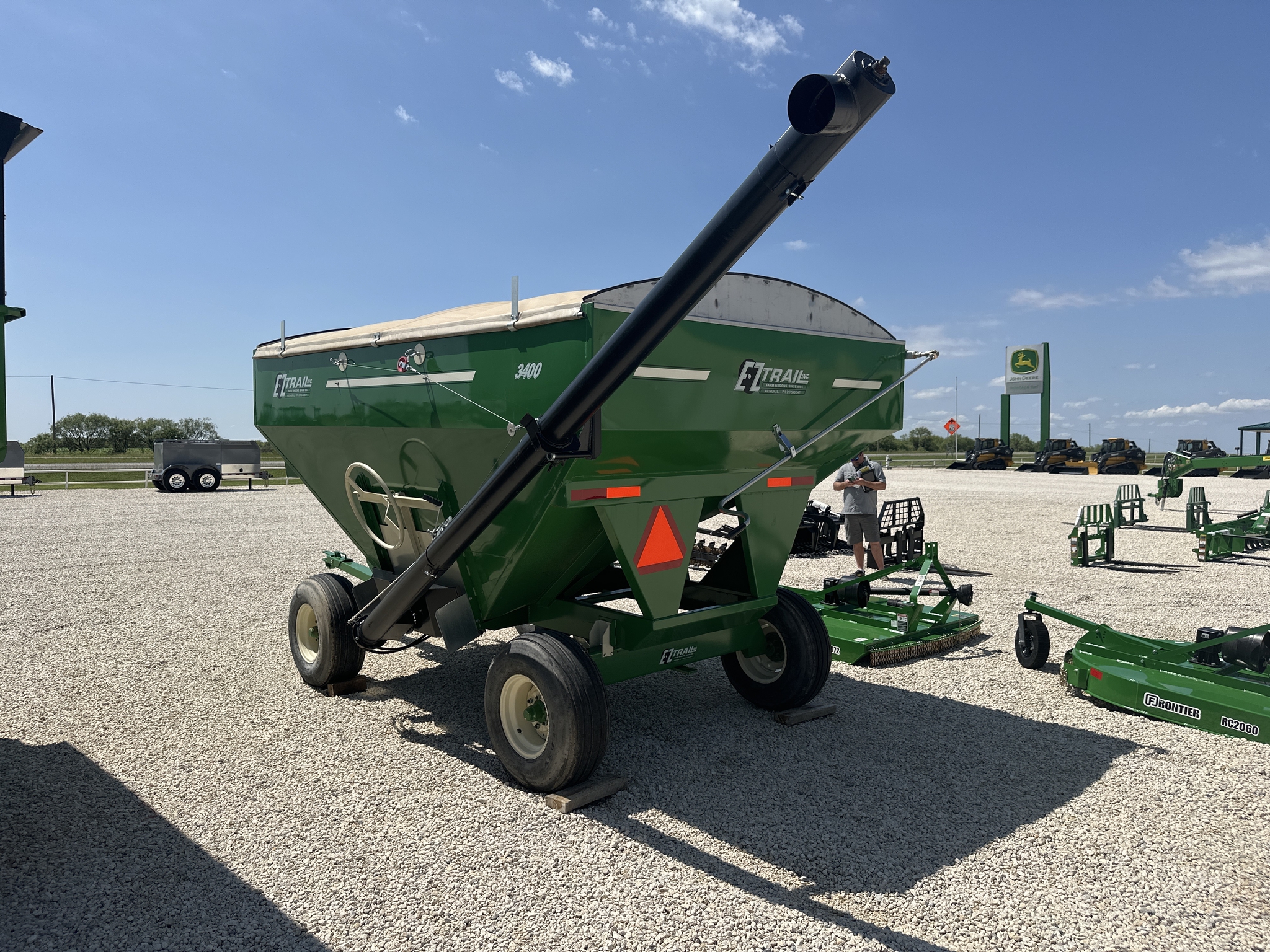 2023 E-Z Trail 300T Image 3