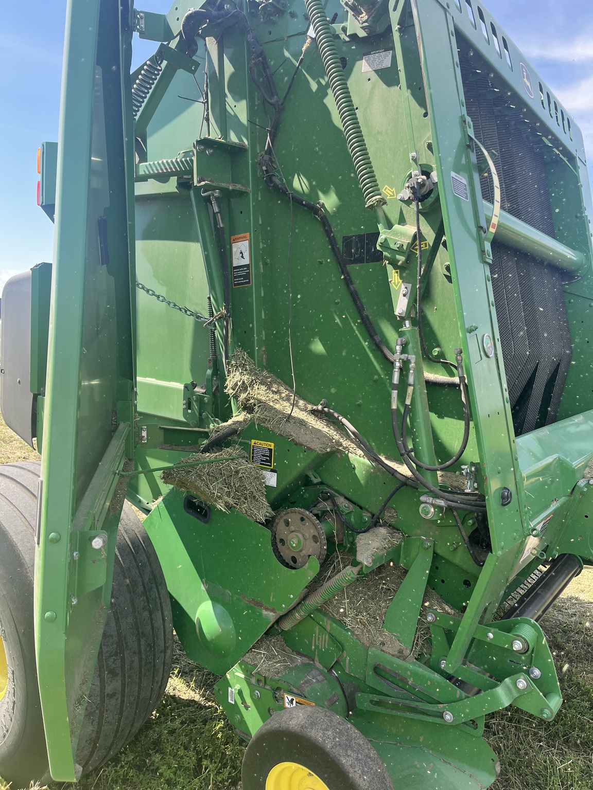 2018 John Deere 560M Image 8