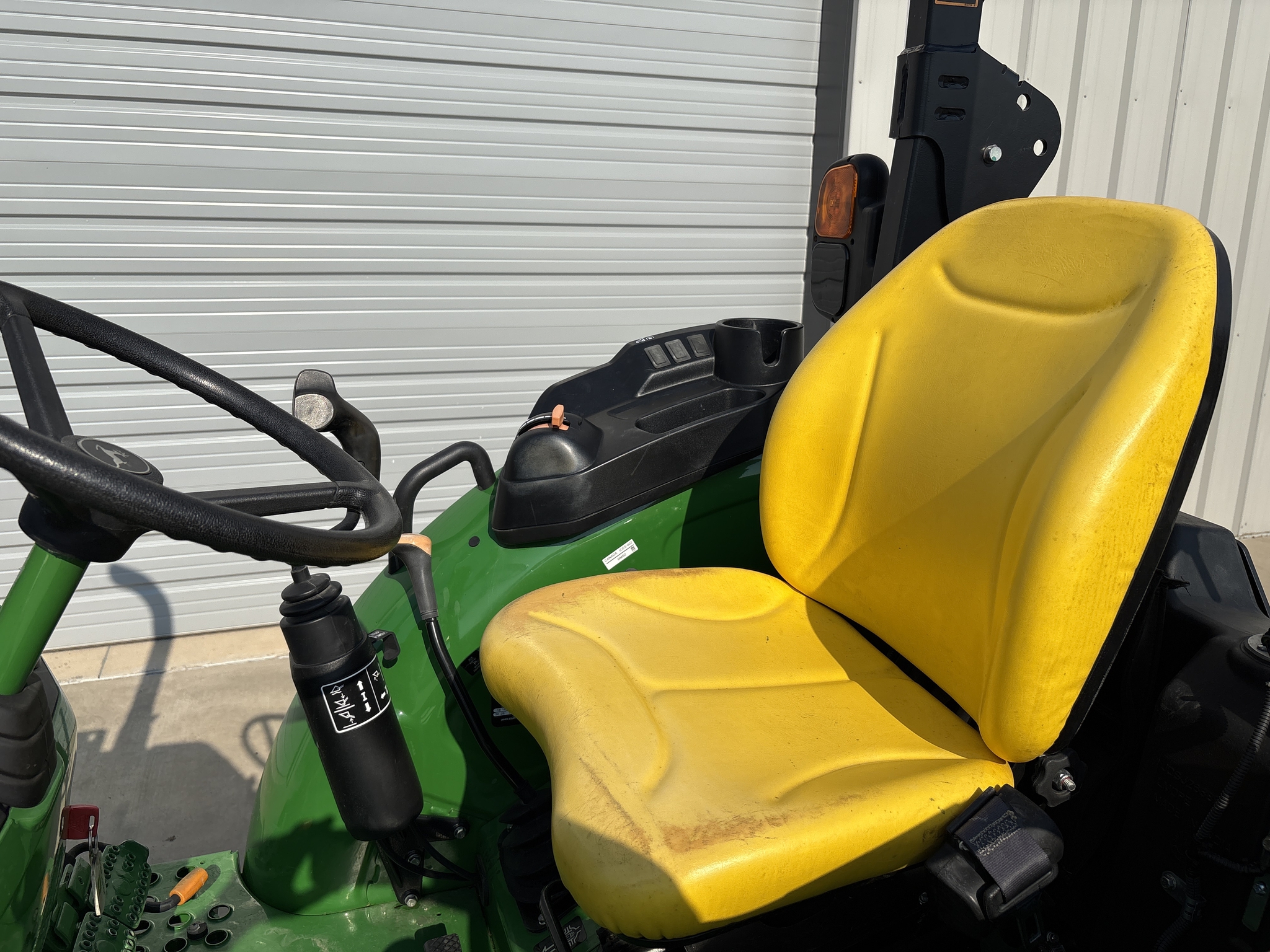 2021 John Deere 5045E Image 11