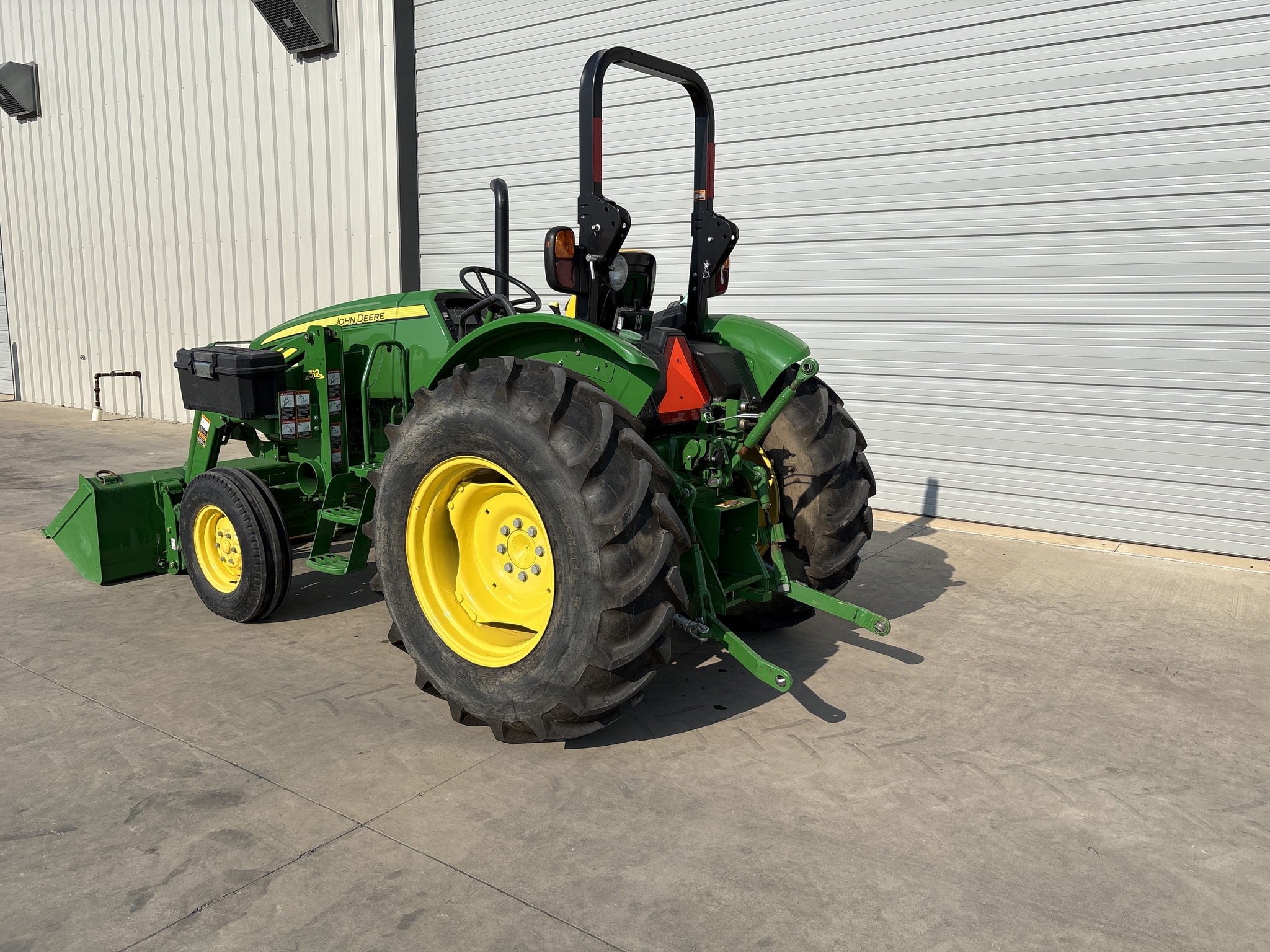 2021 John Deere 5045E Image 9