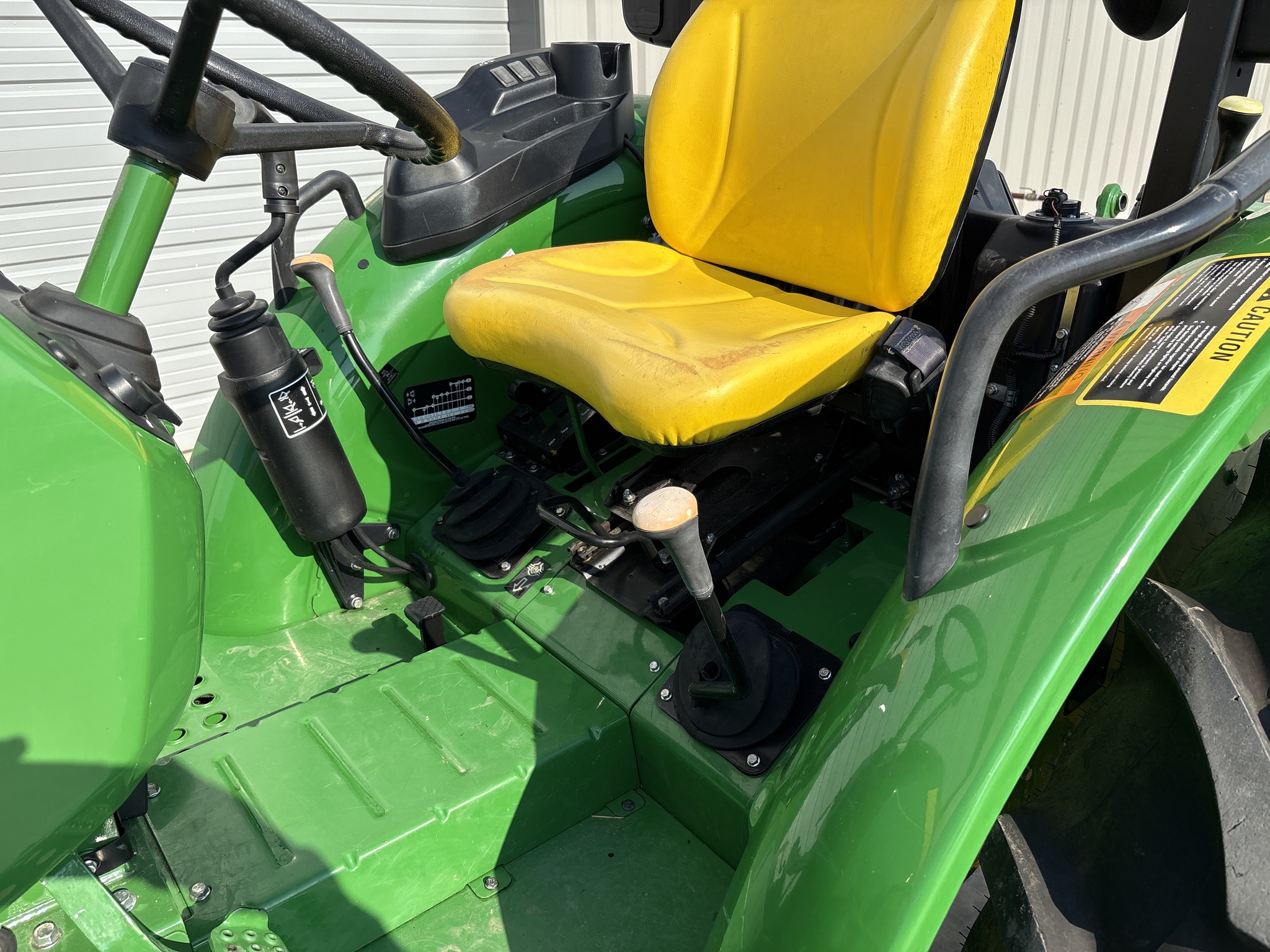2021 John Deere 5045E Image 12