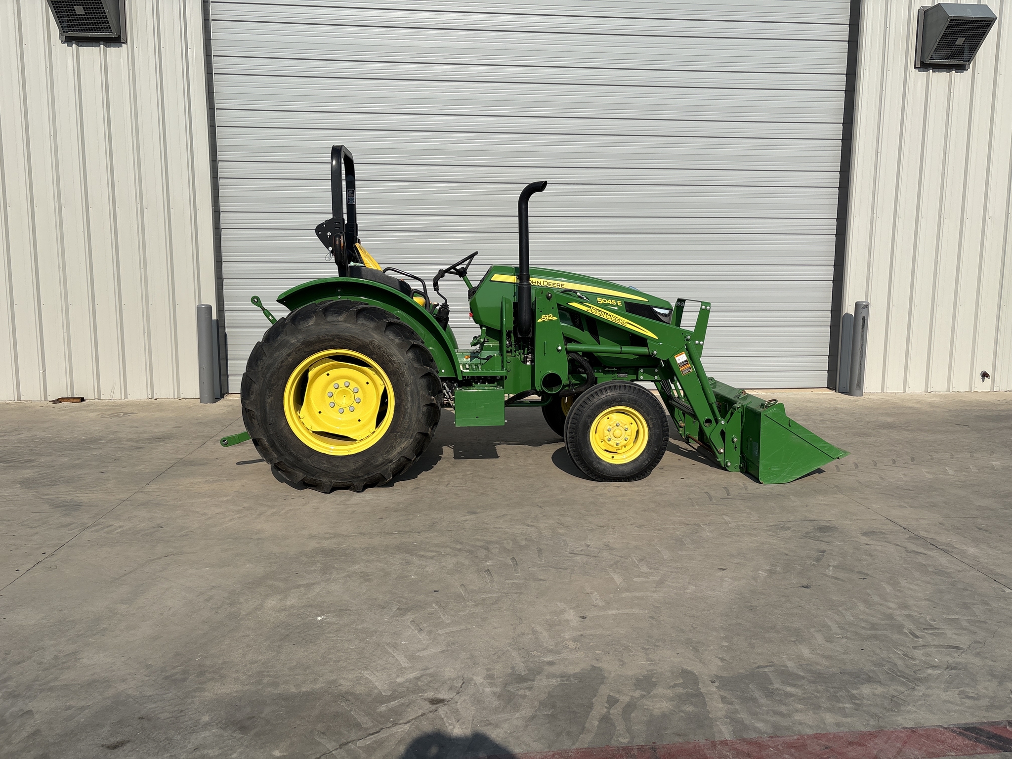 2021 John Deere 5045E Image 6