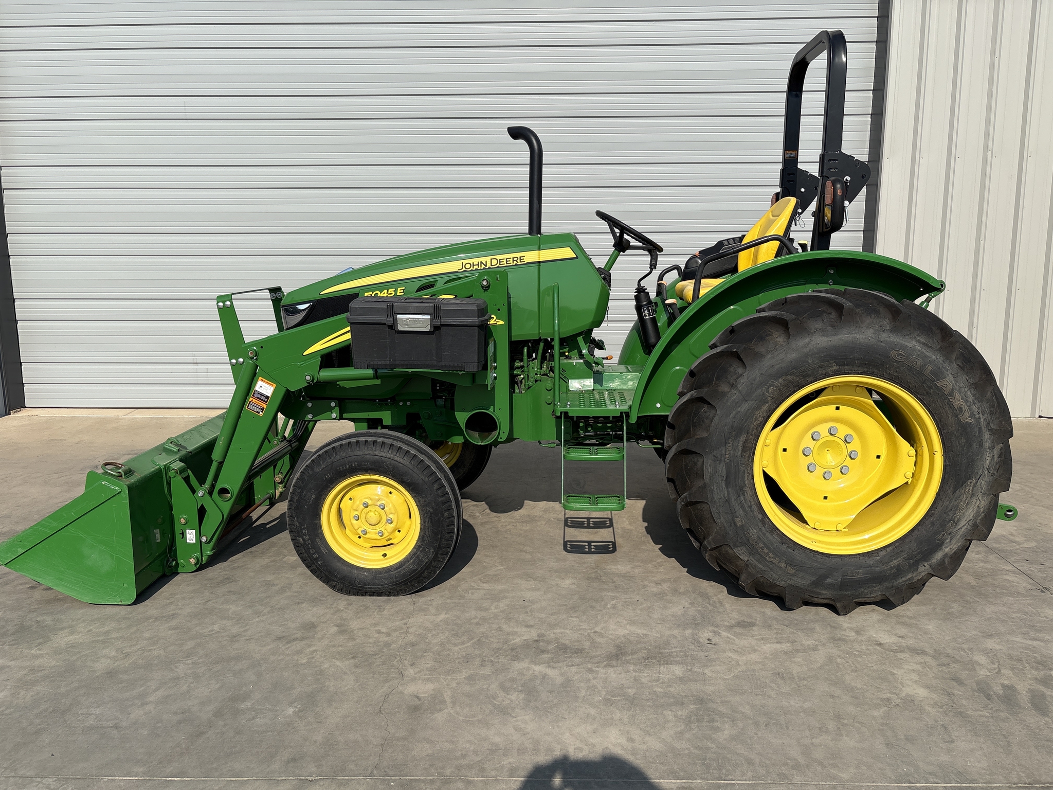 2021 John Deere 5045E Image 1