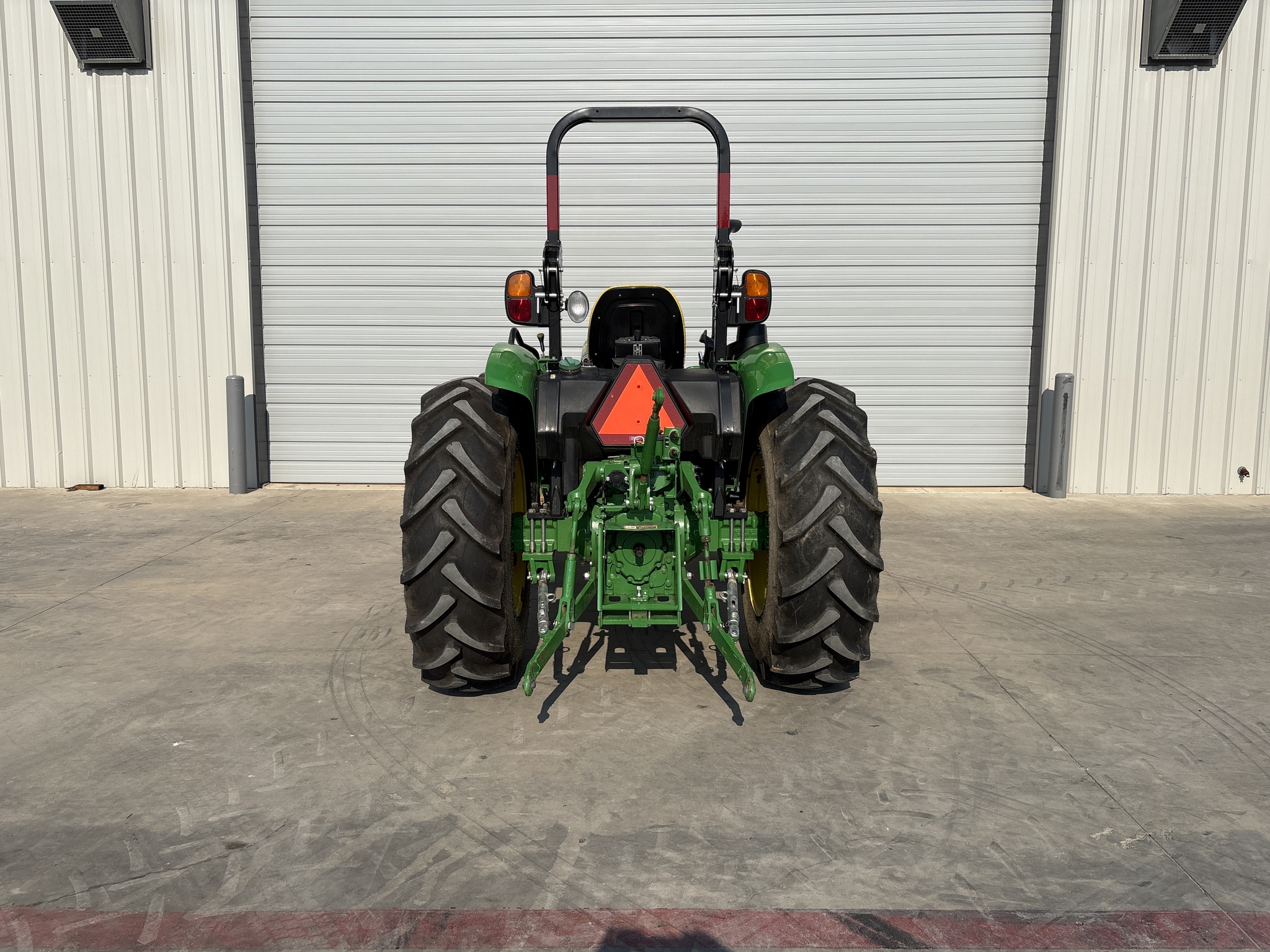 2021 John Deere 5045E Image 8