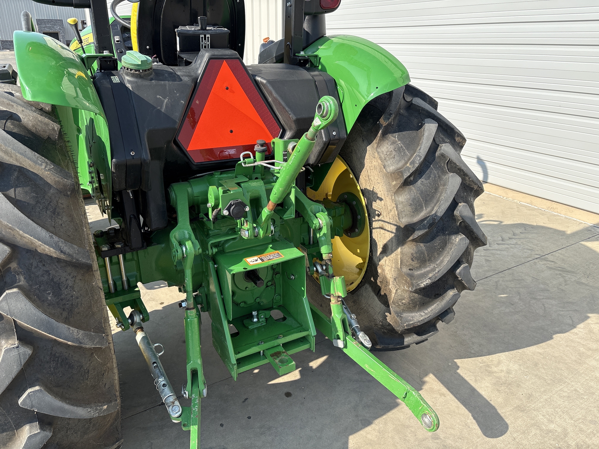 2021 John Deere 5045E Image 13