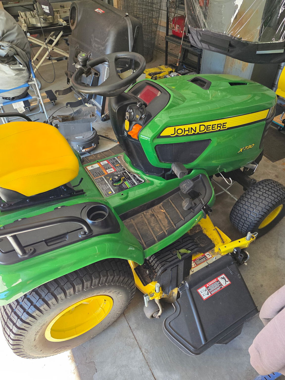 2022 John Deere X730 Image 3