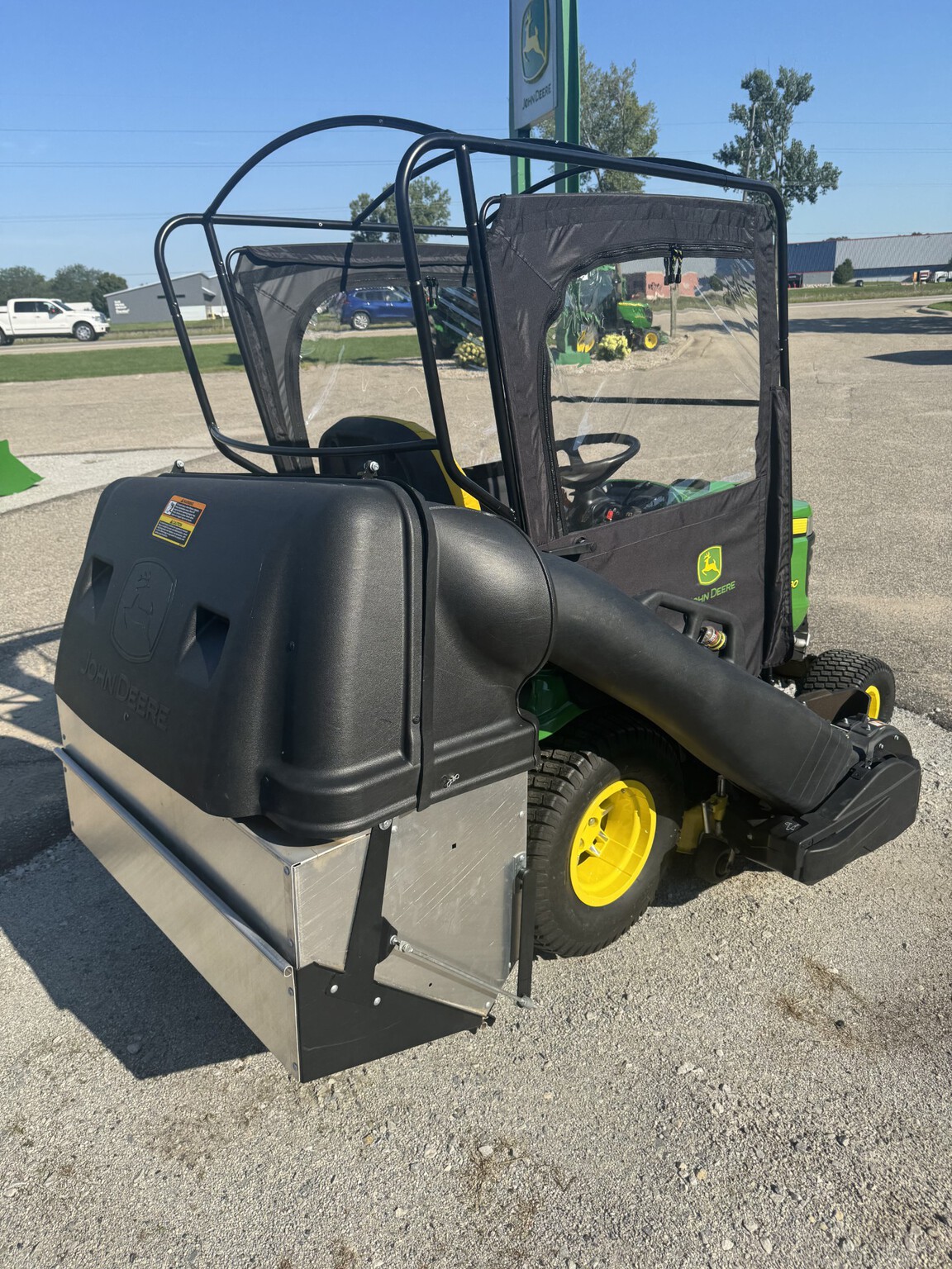 2022 John Deere X730 Image 3
