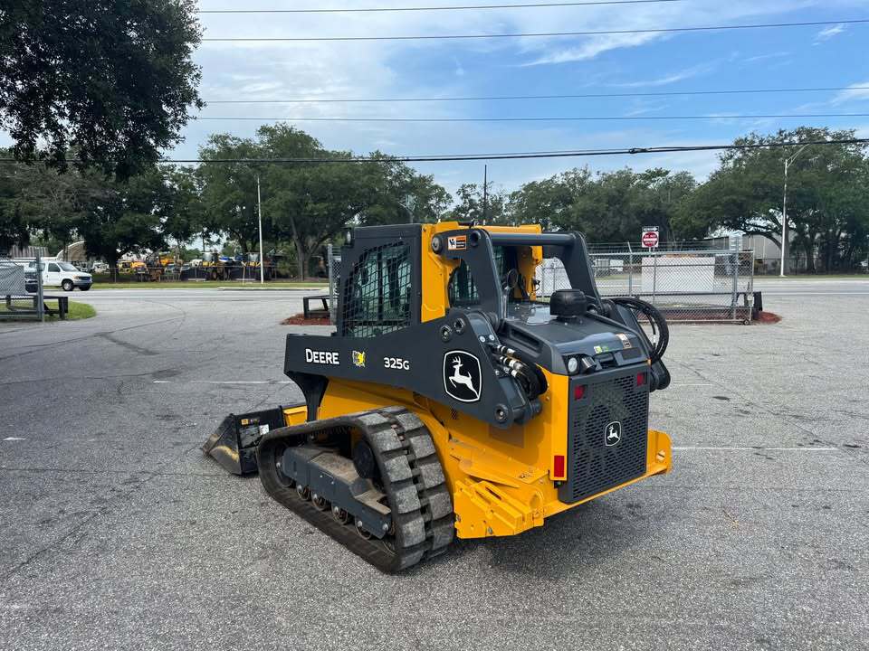 2025 John Deere 325G Image 3