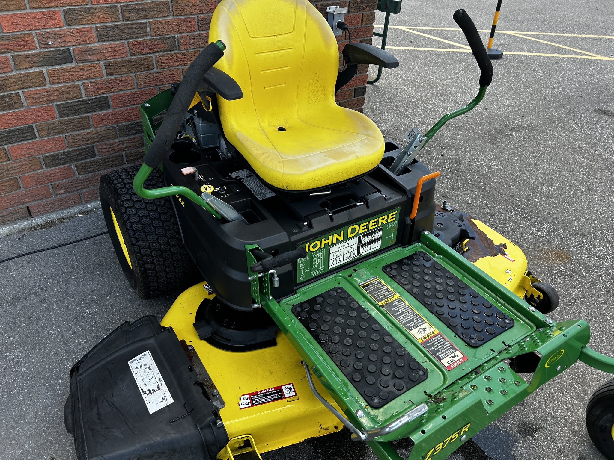 2021 John Deere Z375R Image 3