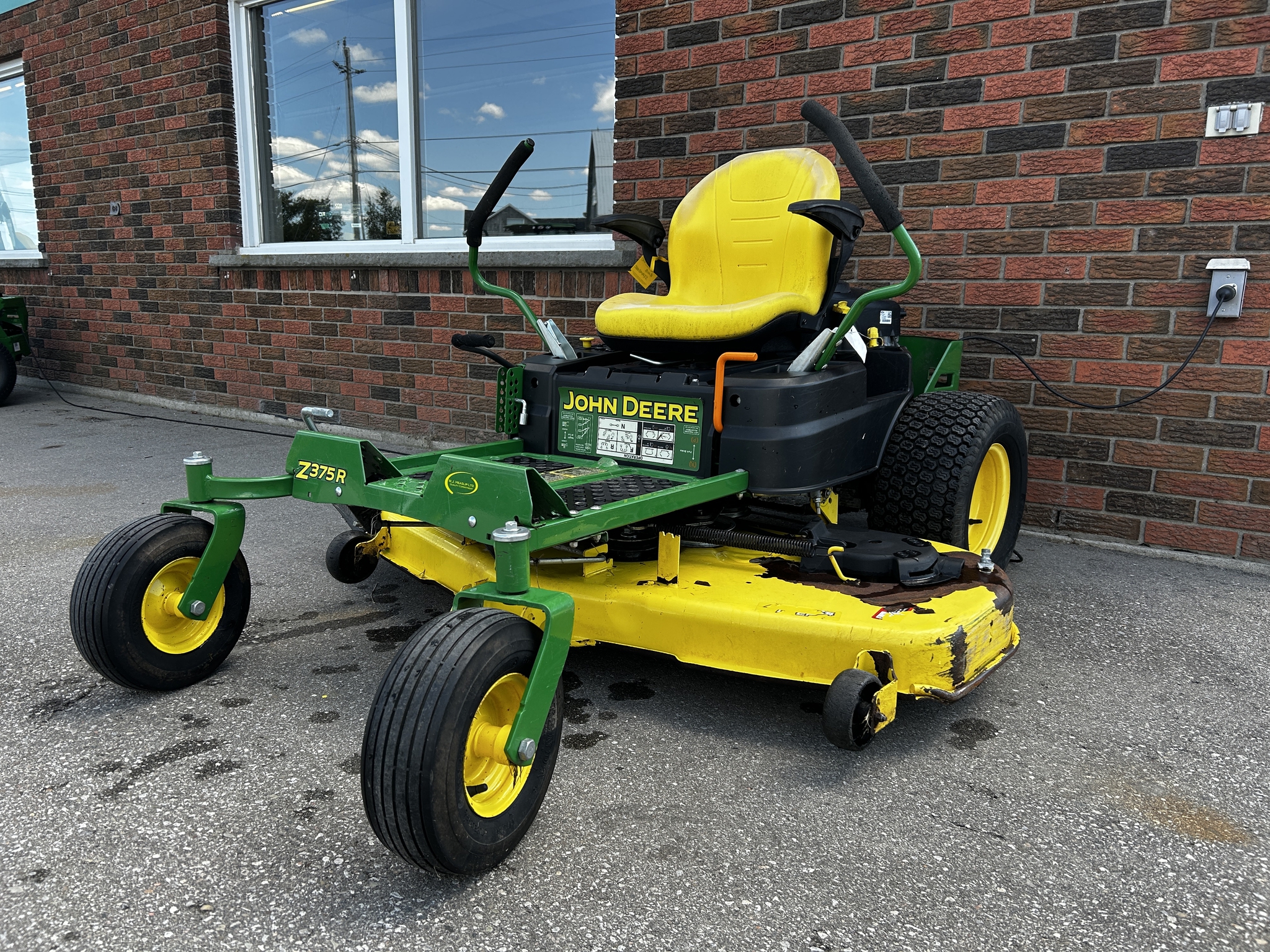 2021 John Deere Z375R Image 2