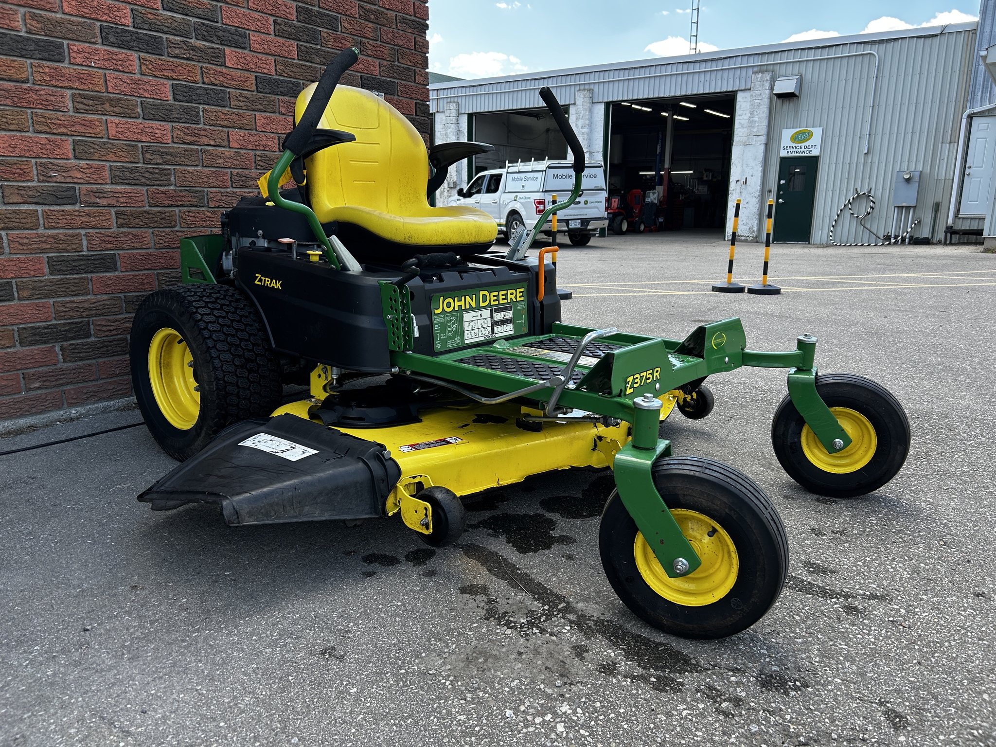 2021 John Deere Z375R Image 1