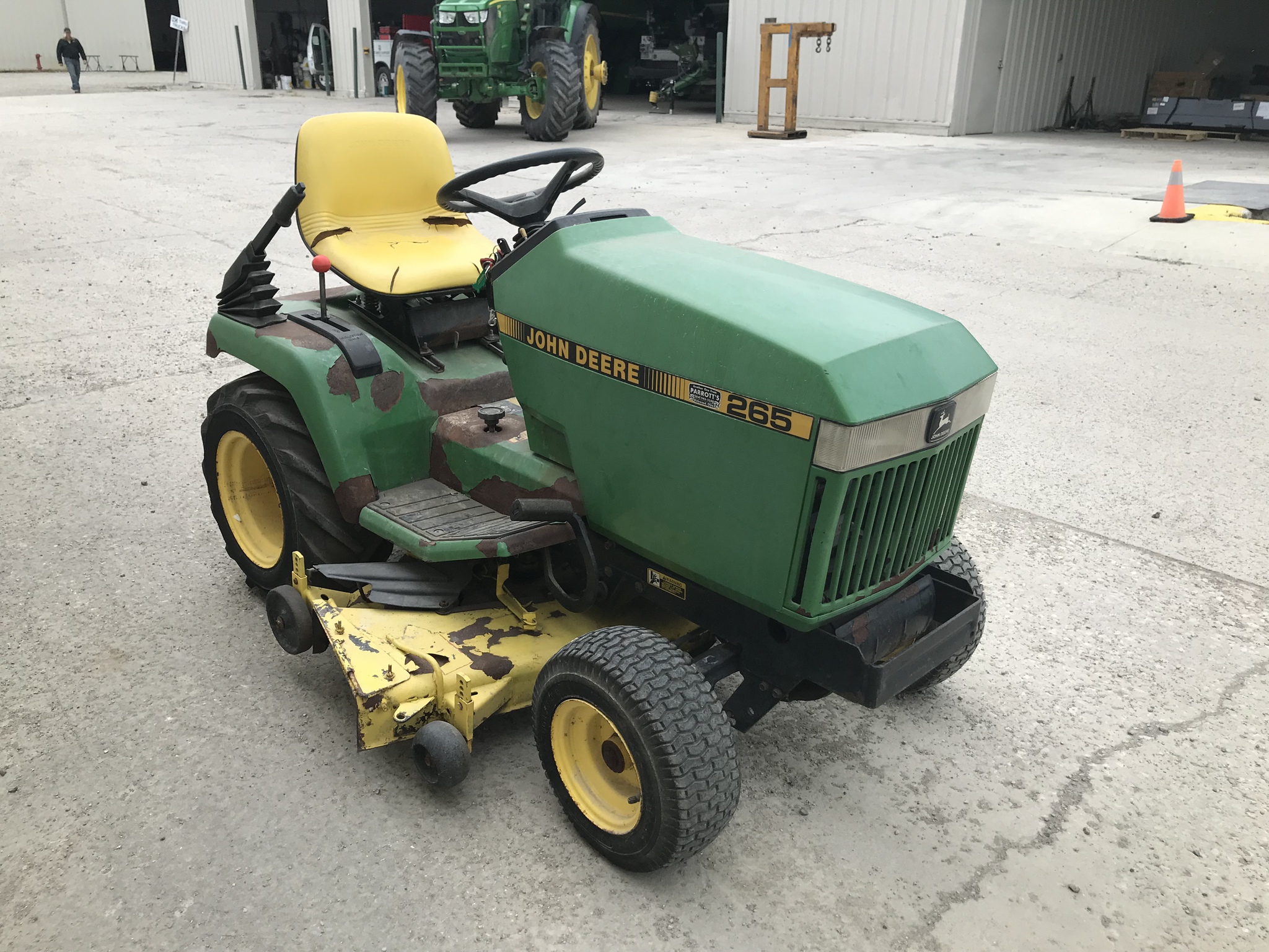 1990 John Deere 265 Image 5