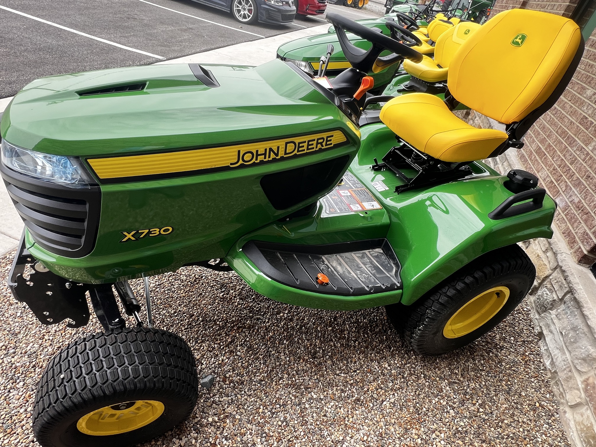2025 John Deere X730 Image 3