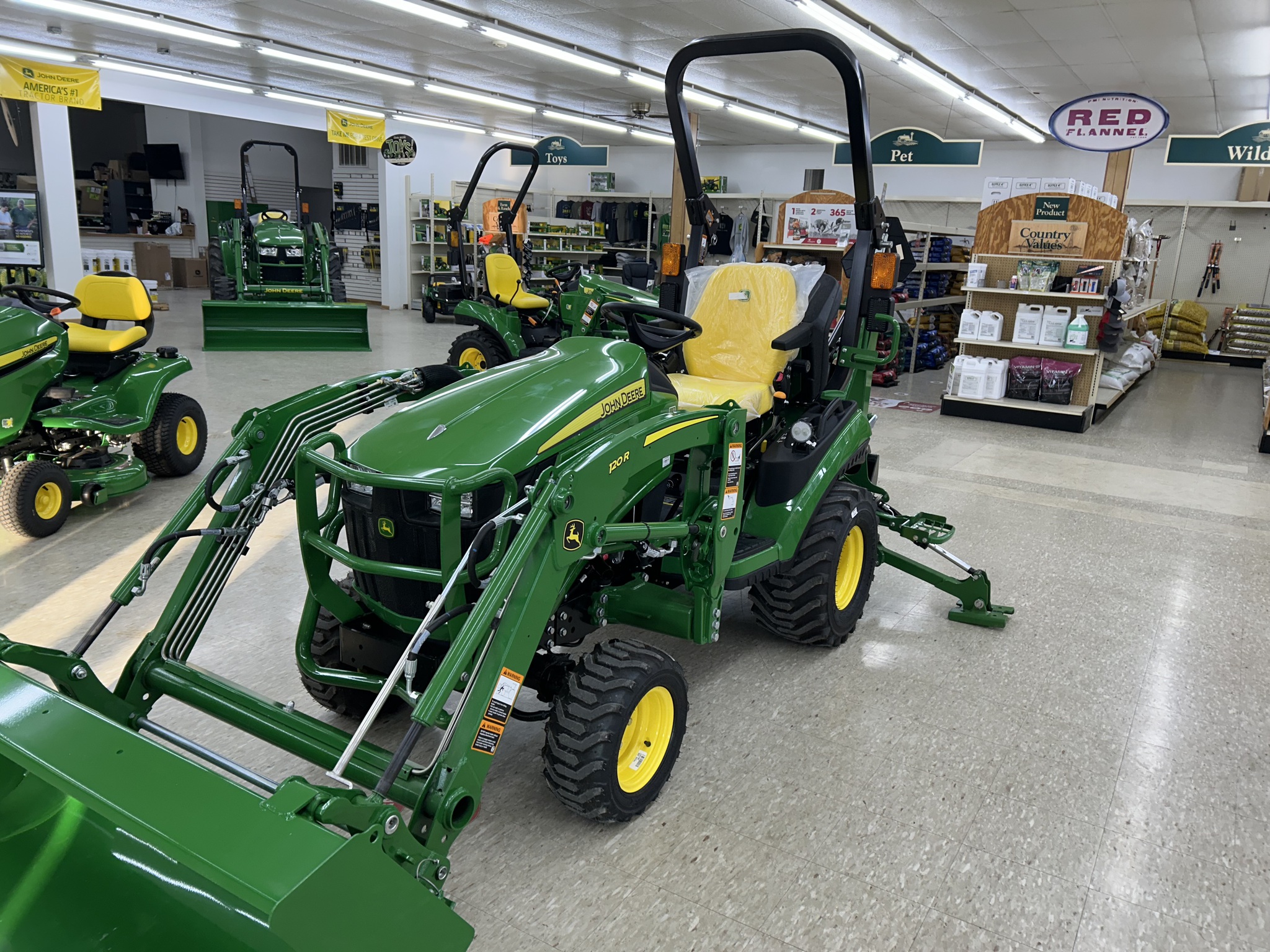 2025 John Deere 1025R Image 1
