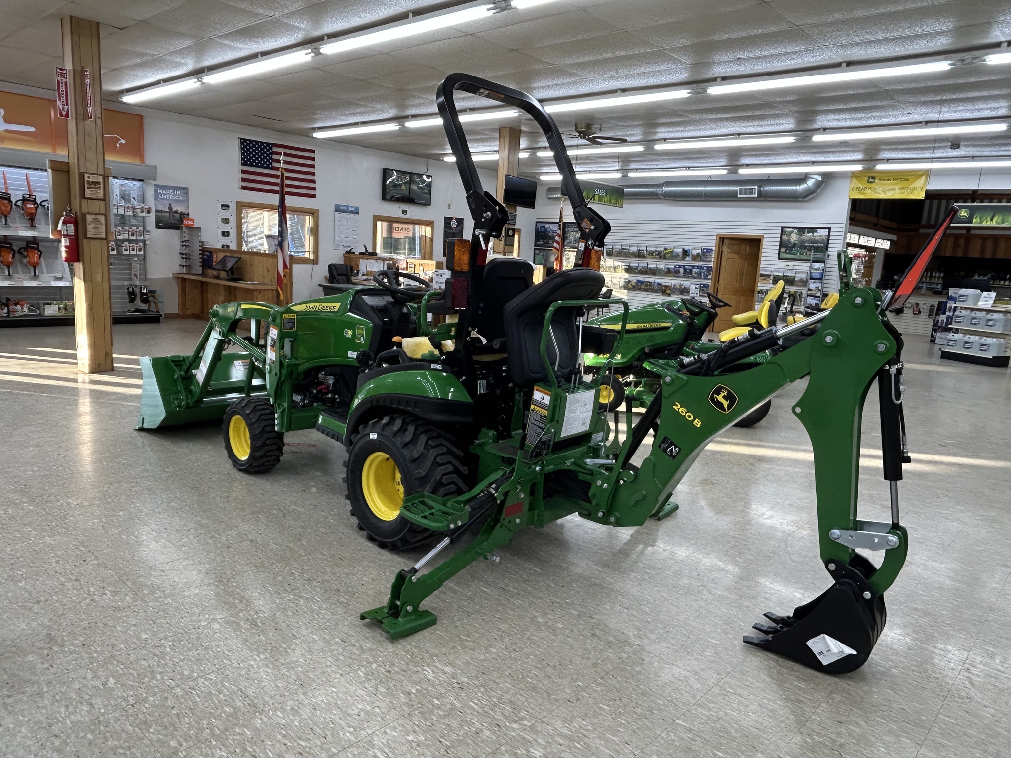 2025 John Deere 1025R Image 3