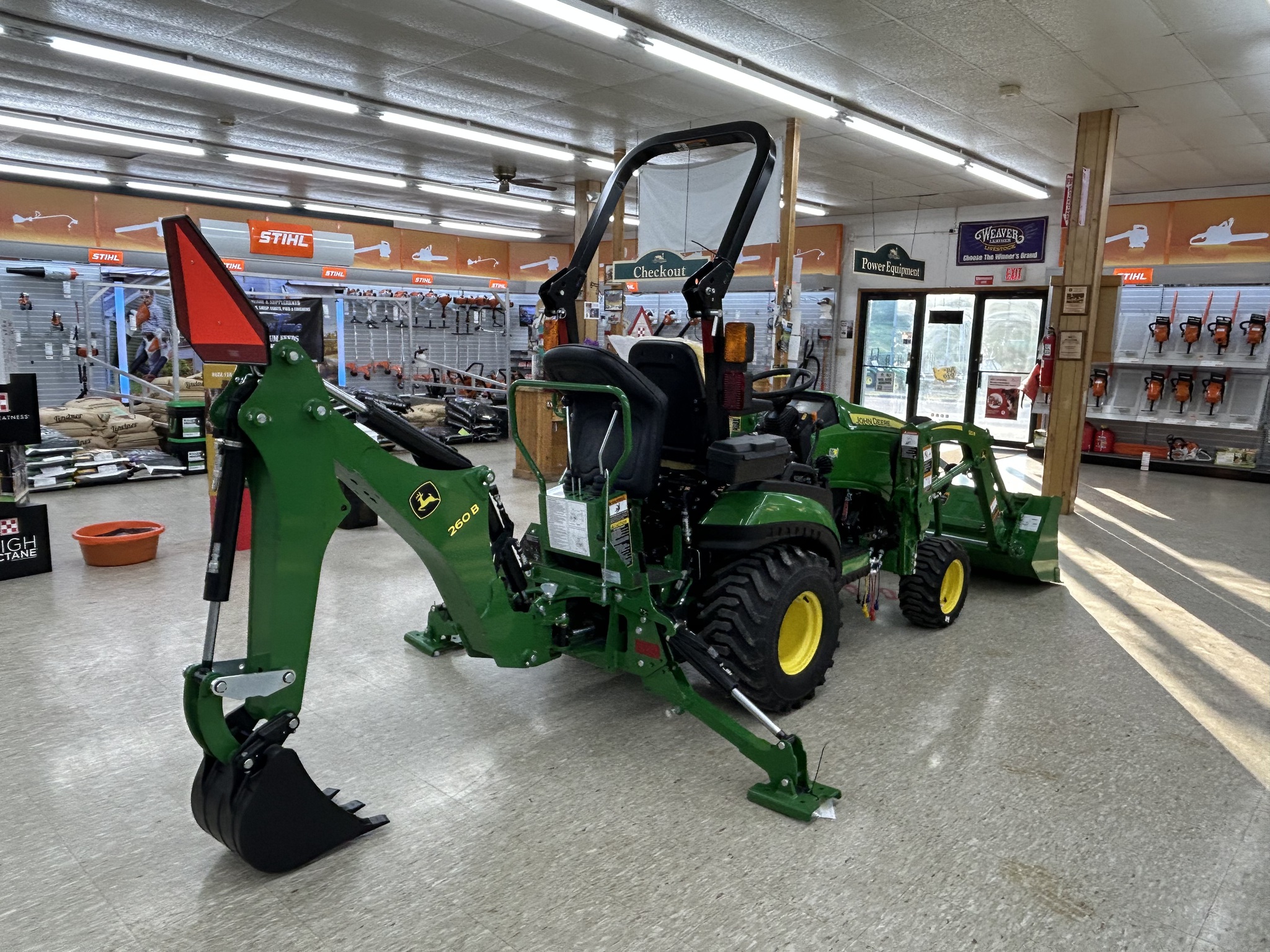 2025 John Deere 1025R Image 5