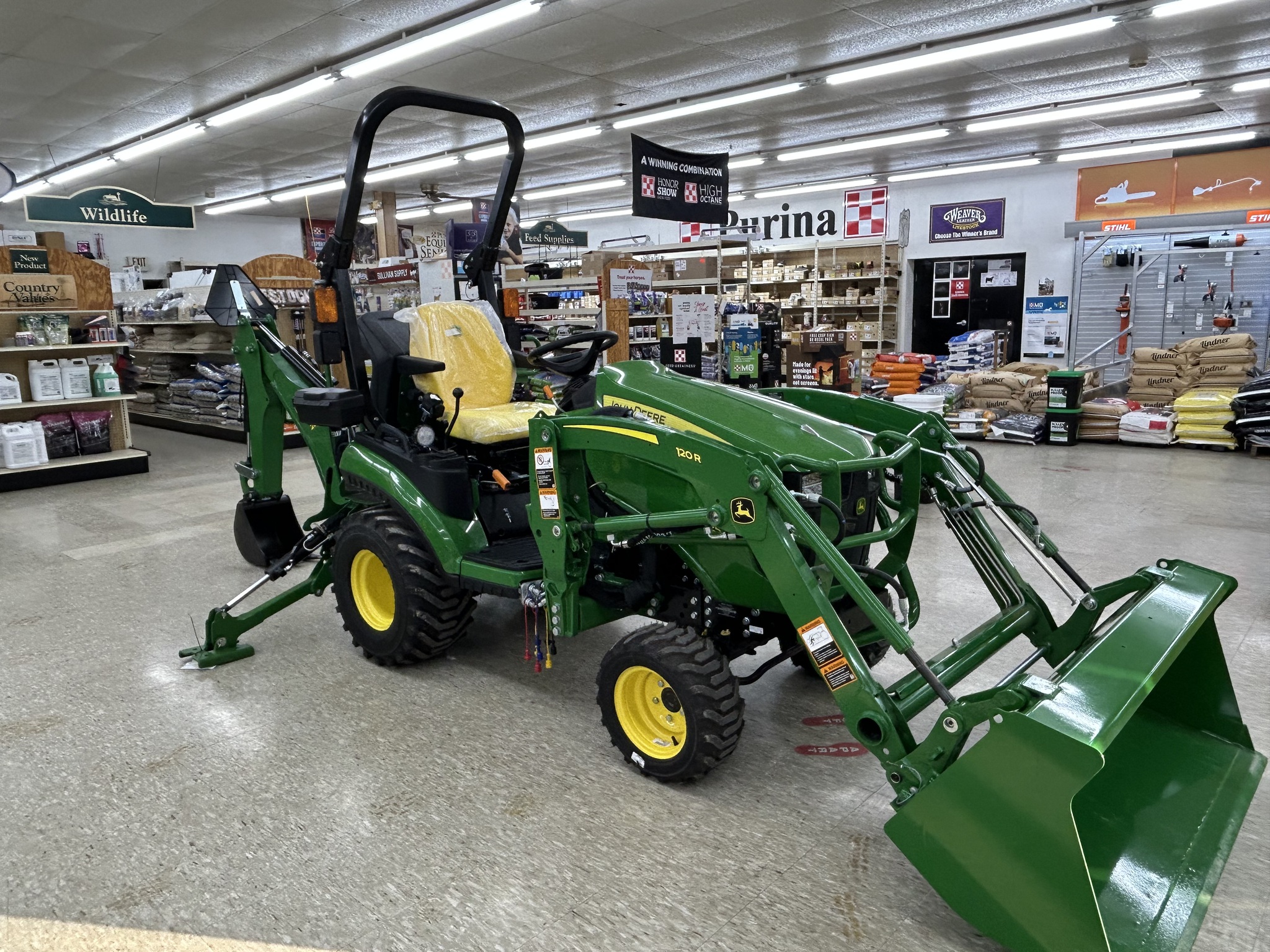 2025 John Deere 1025R Image 7