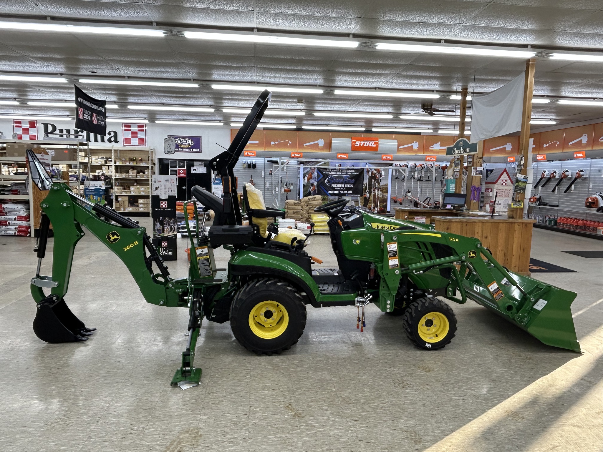 2025 John Deere 1025R Image 6