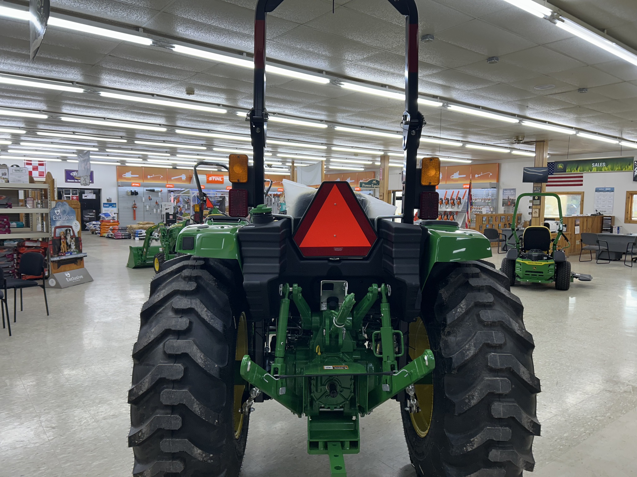 2025 John Deere 4044M Image 4