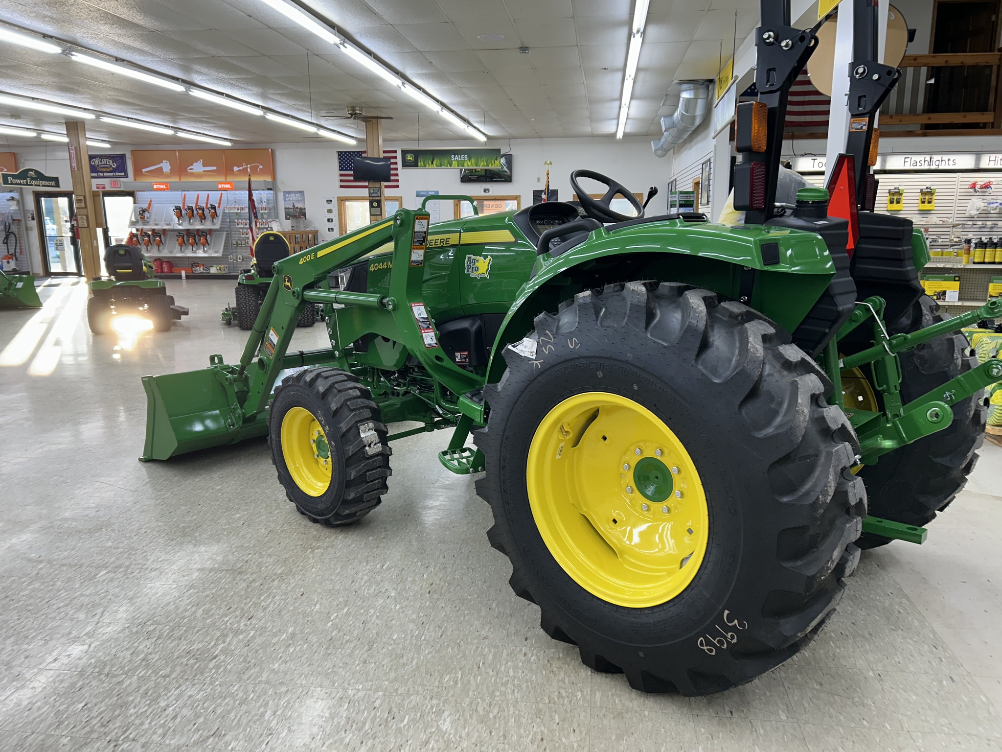 2025 John Deere 4044M Image 3