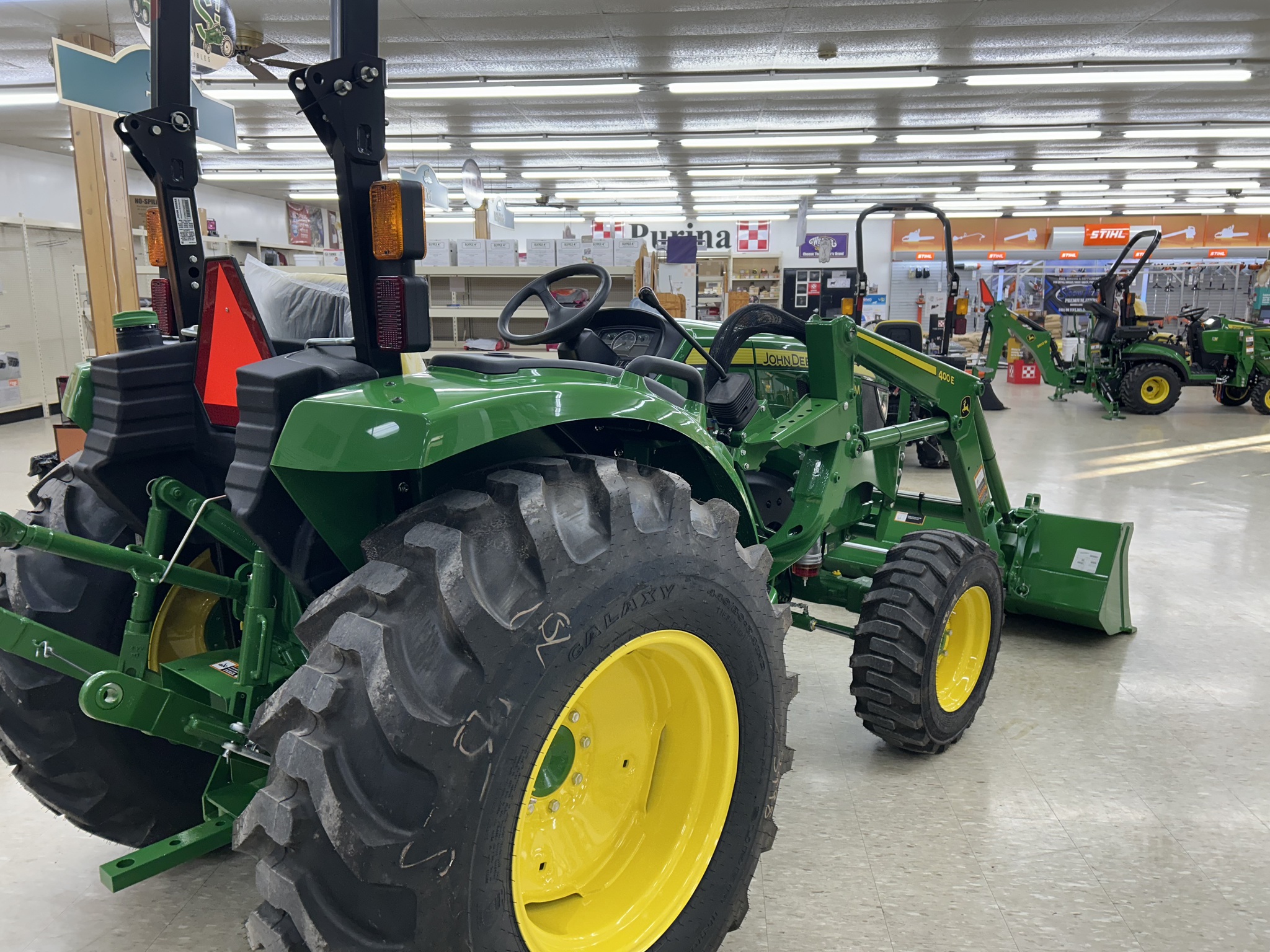2025 John Deere 4044M Image 5
