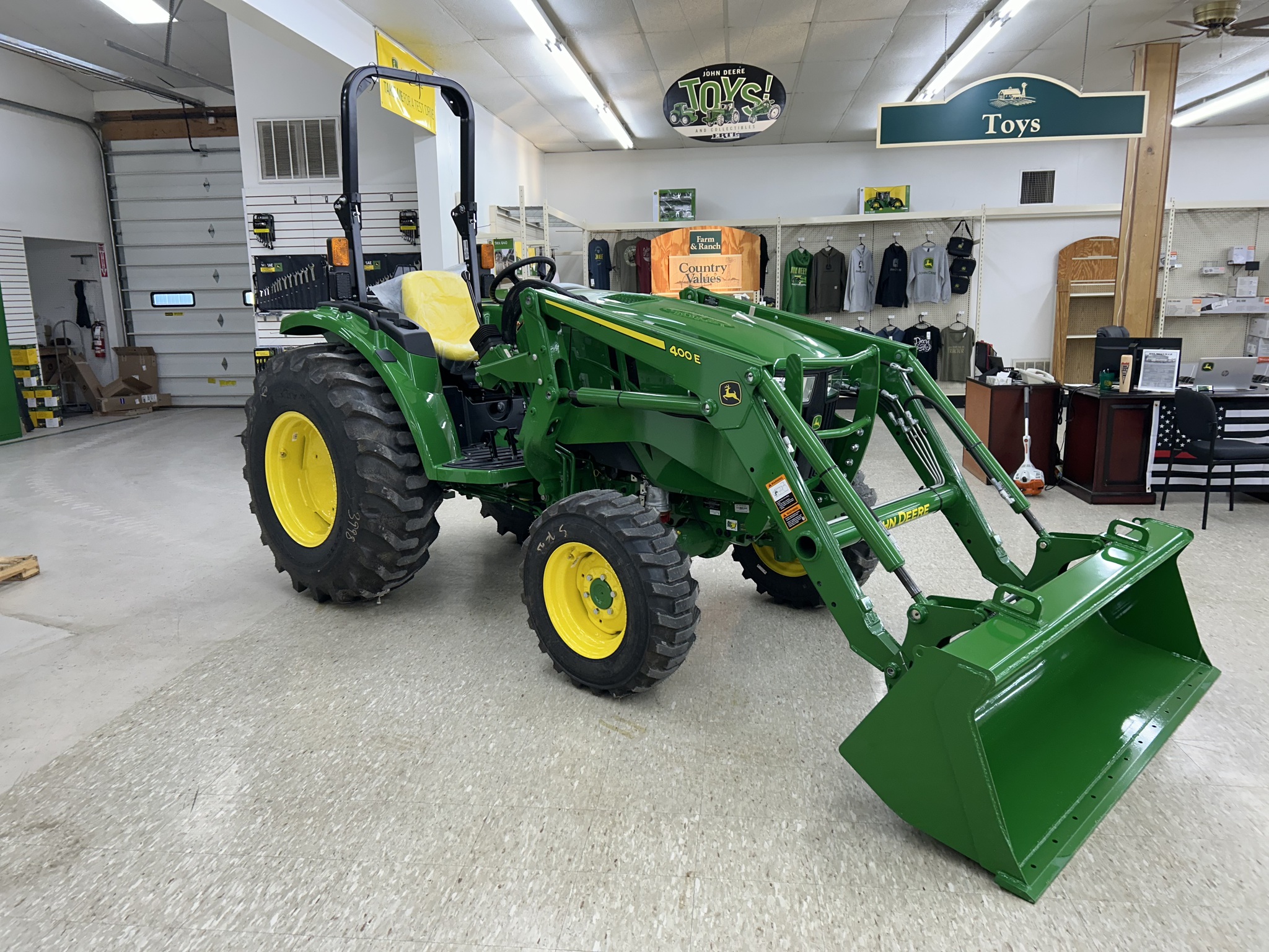 2025 John Deere 4044M Image 7