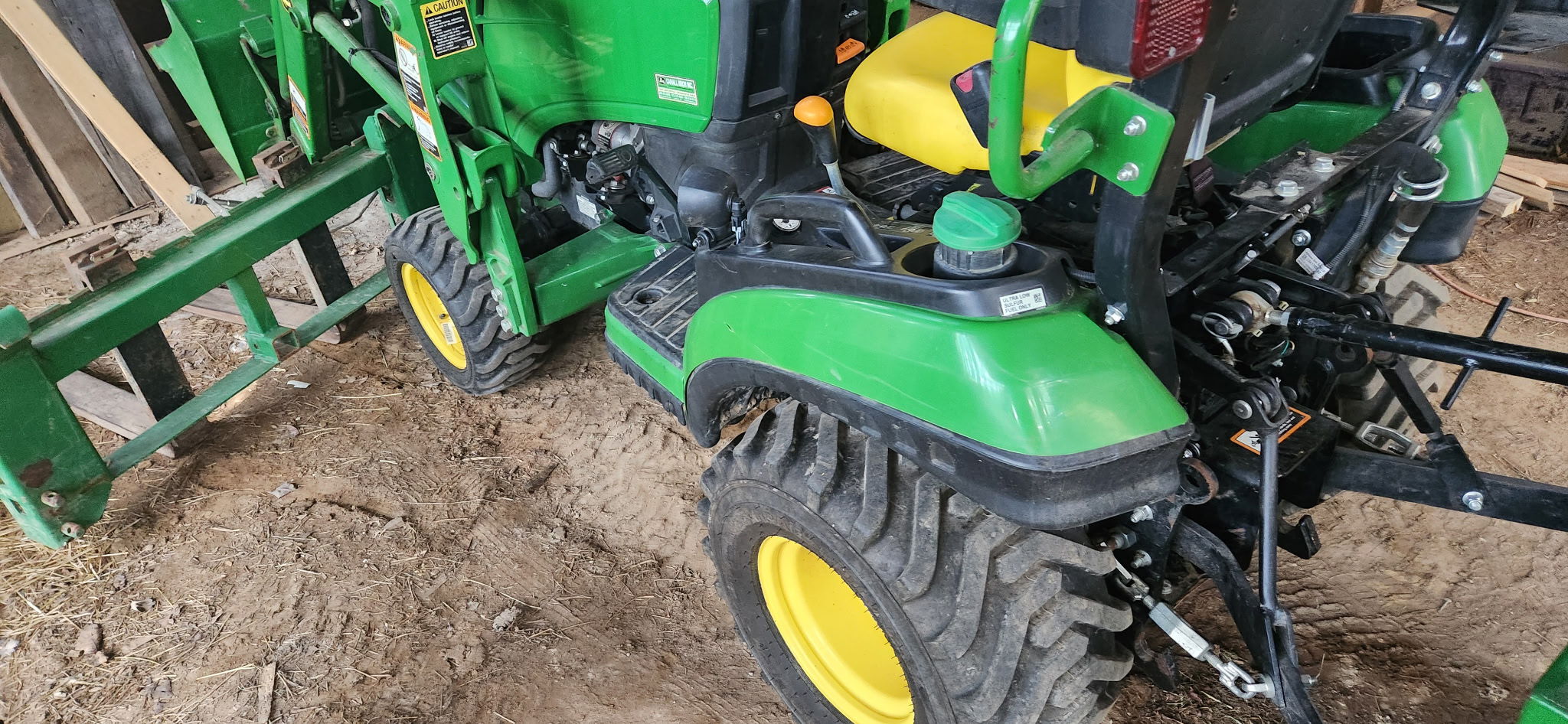 2018 John Deere 1025R Image 6