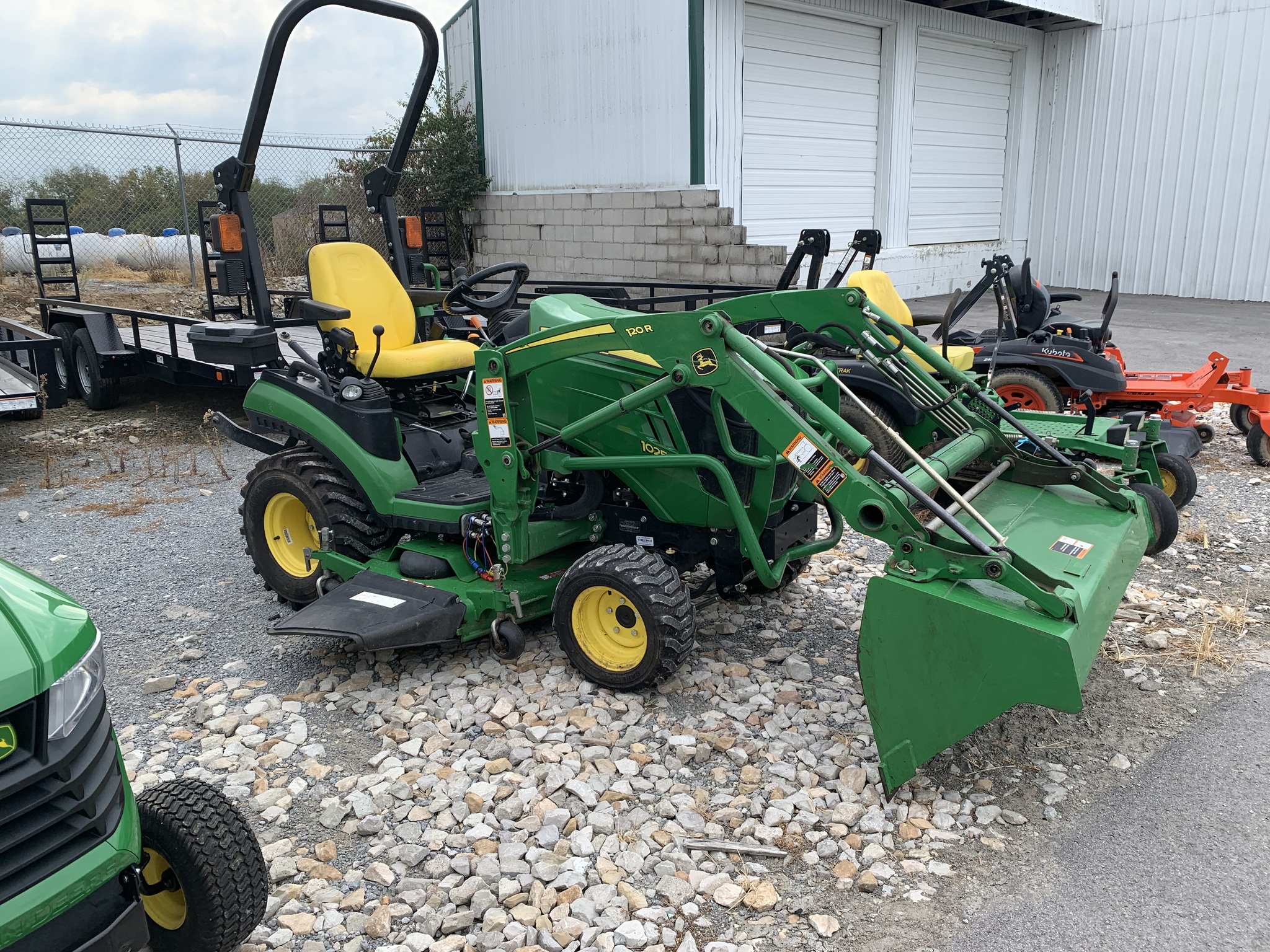 2018 John Deere 1025R Image 3
