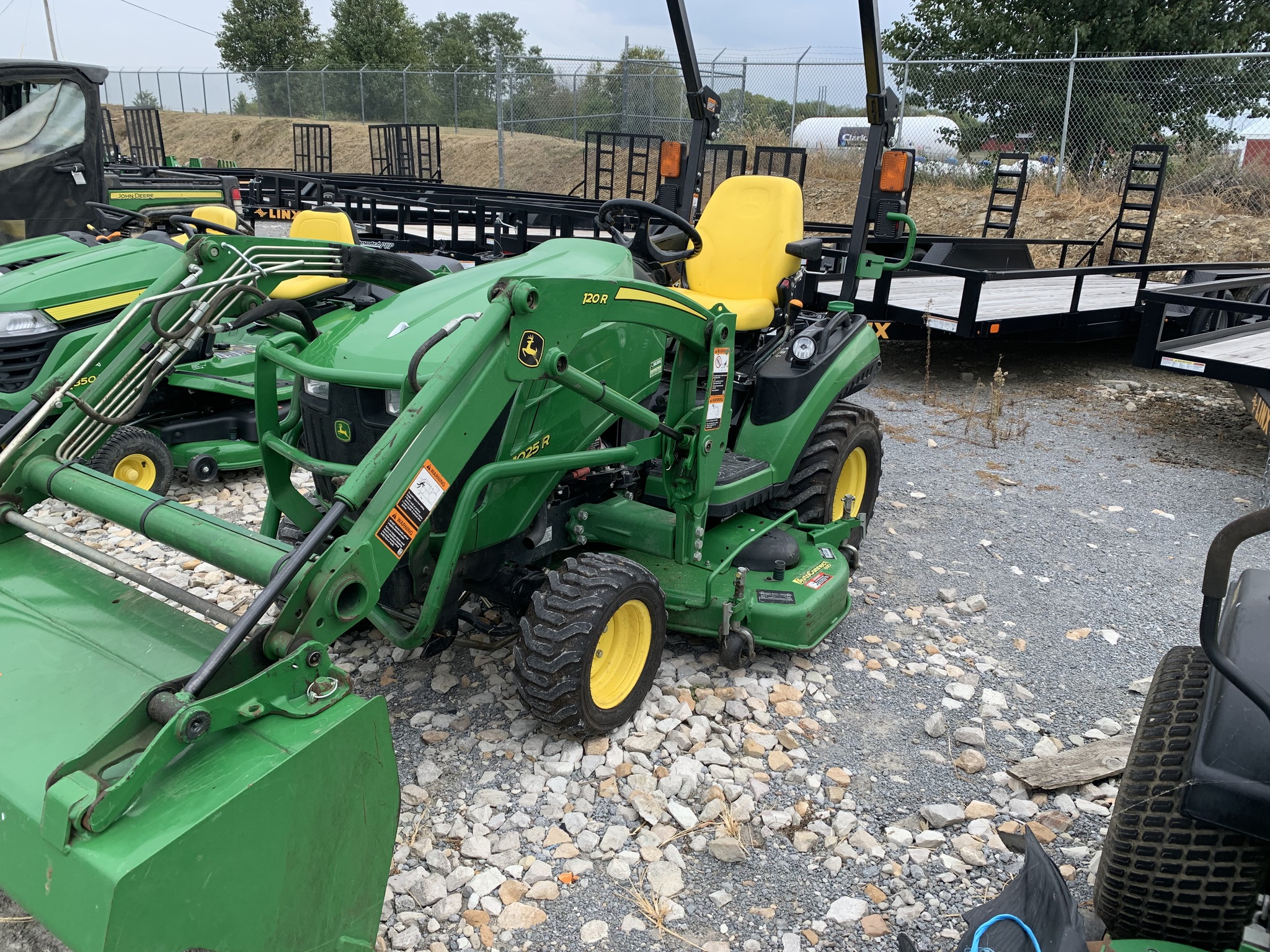 2018 John Deere 1025R Image 1