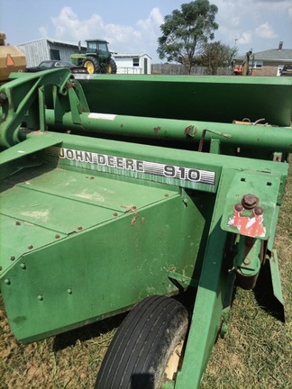 1995 John Deere 910