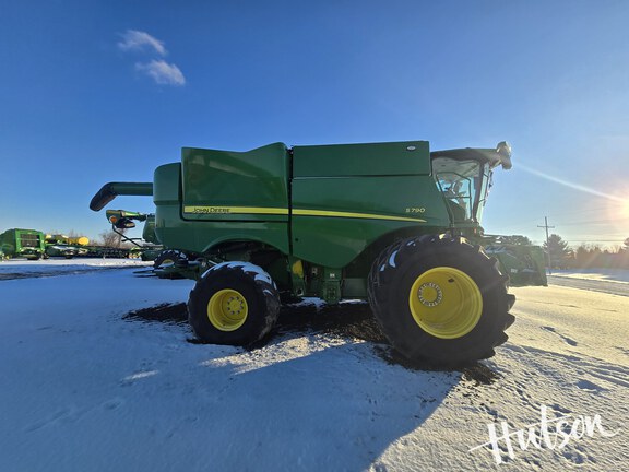 Photo of 2023 John Deere S790