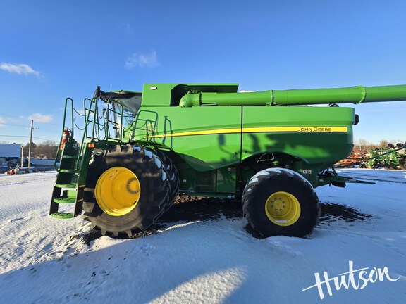 Photo of 2023 John Deere S790