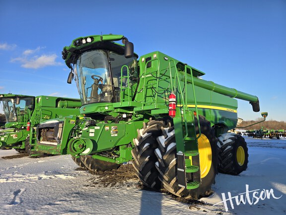 Photo of 2023 John Deere S790