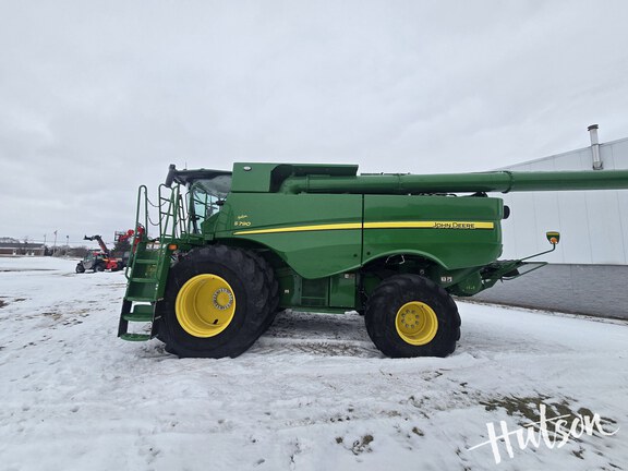 Photo of 2023 John Deere S790