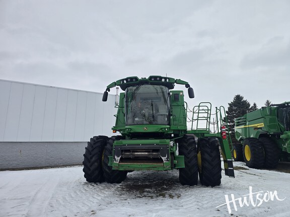 Photo of 2023 John Deere S790