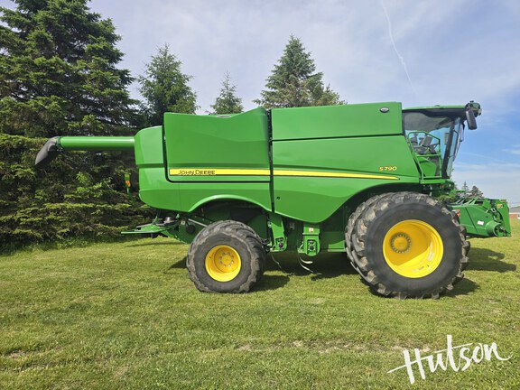Photo of 2023 John Deere S790