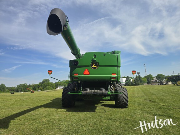 Photo of 2023 John Deere S790
