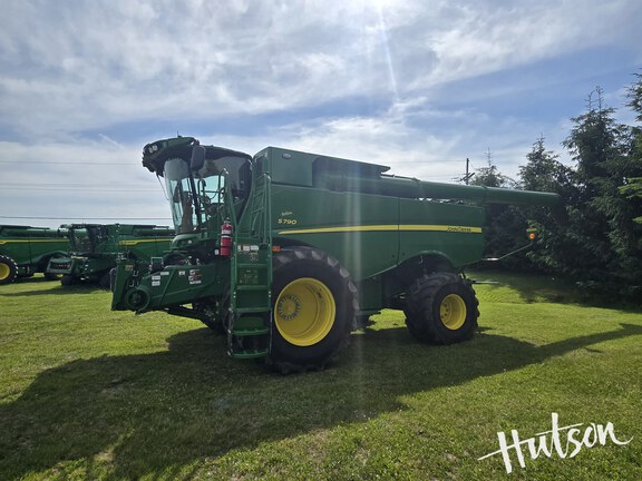Photo of 2023 John Deere S790
