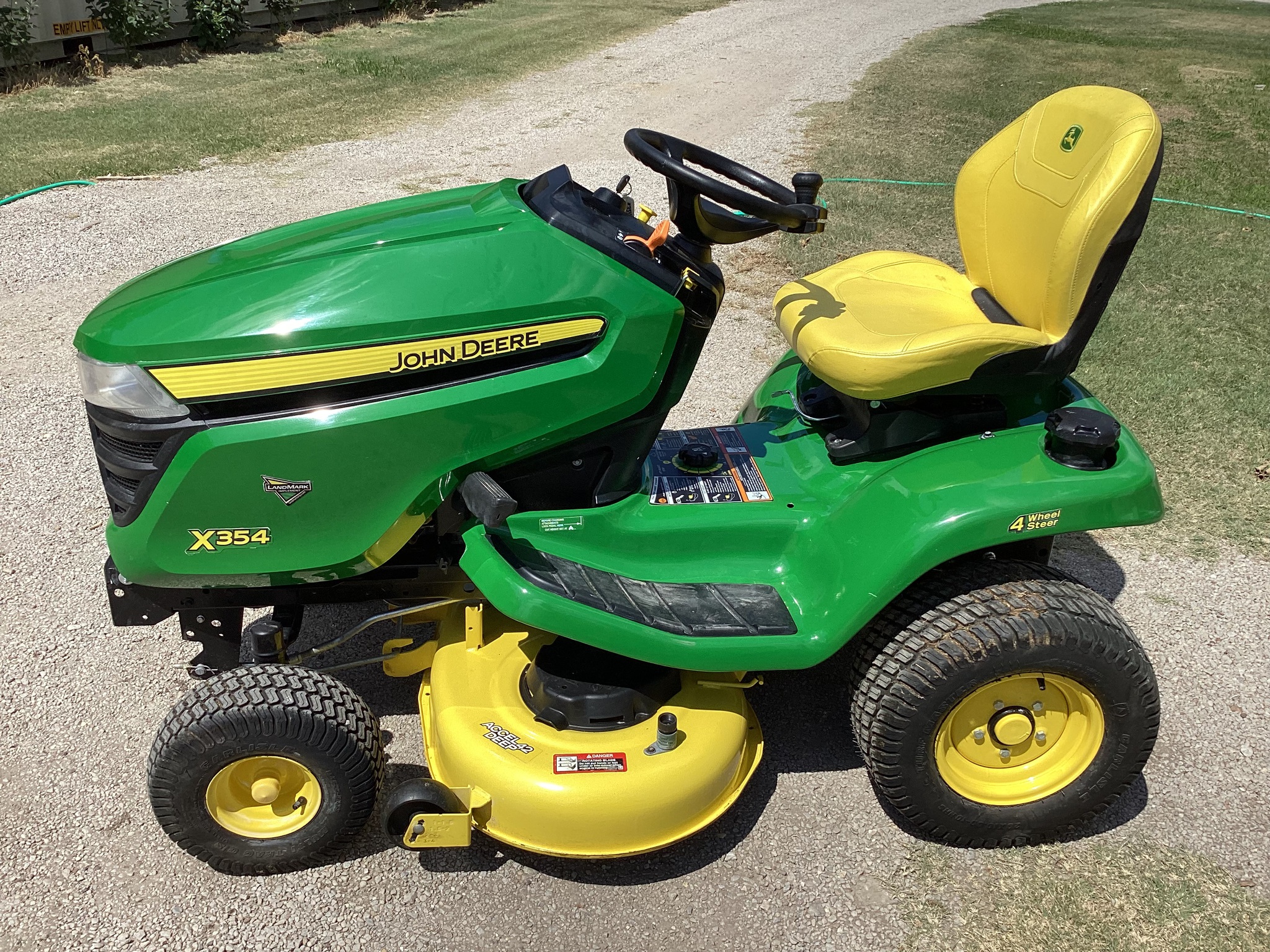 2022 John Deere X354 Image 2