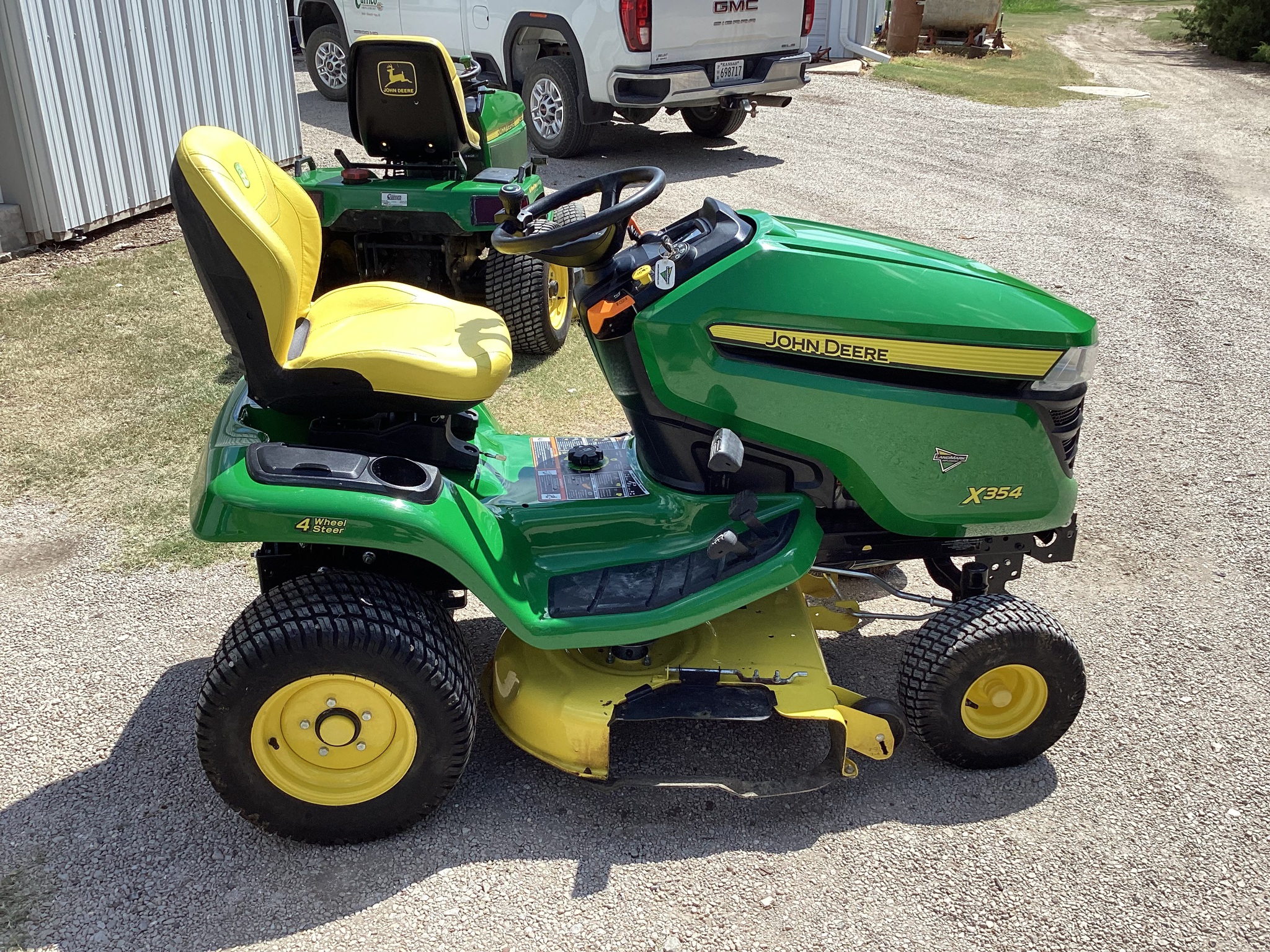 2022 John Deere X354 Image 3