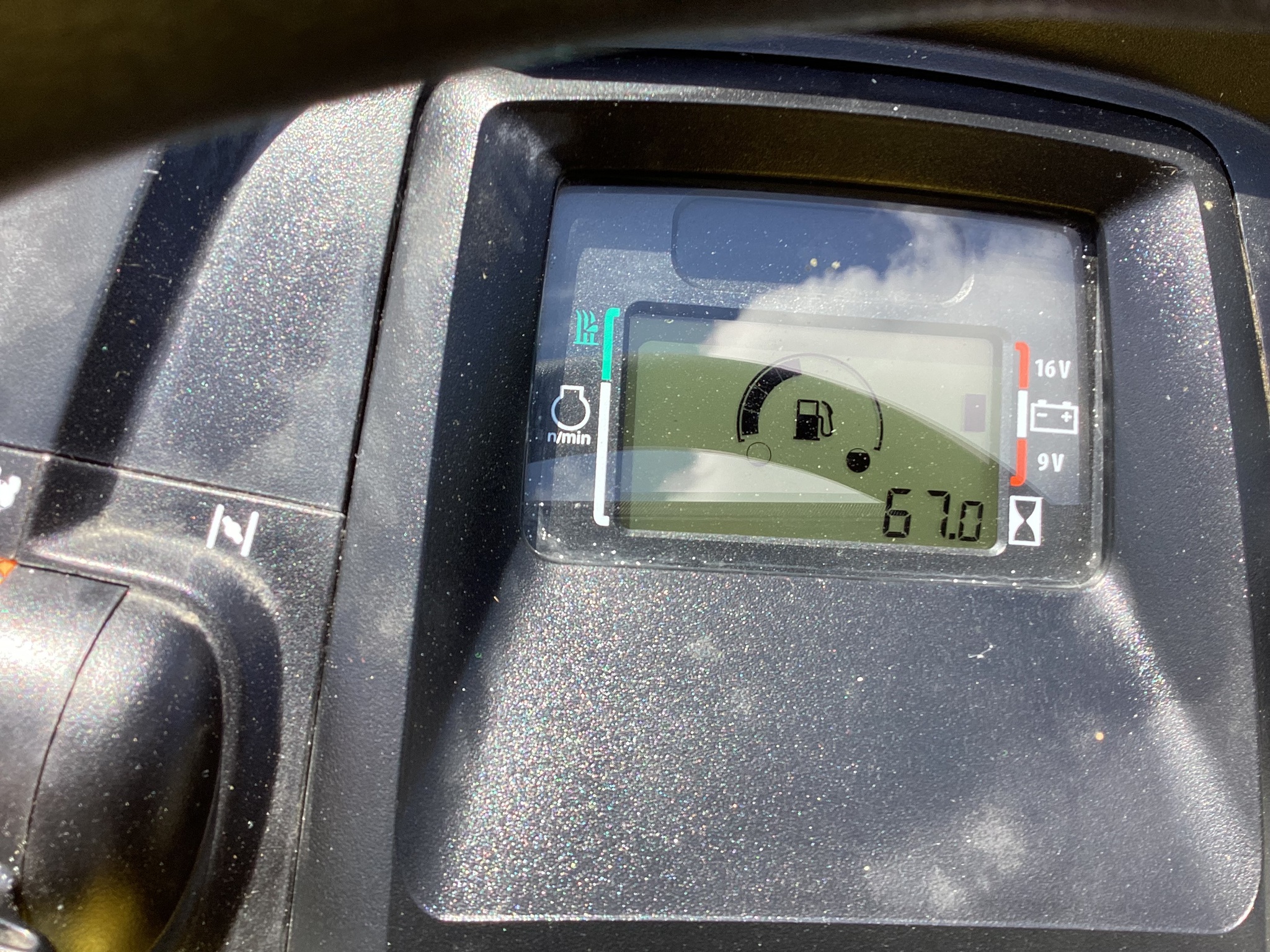 2022 John Deere X354 Image 6