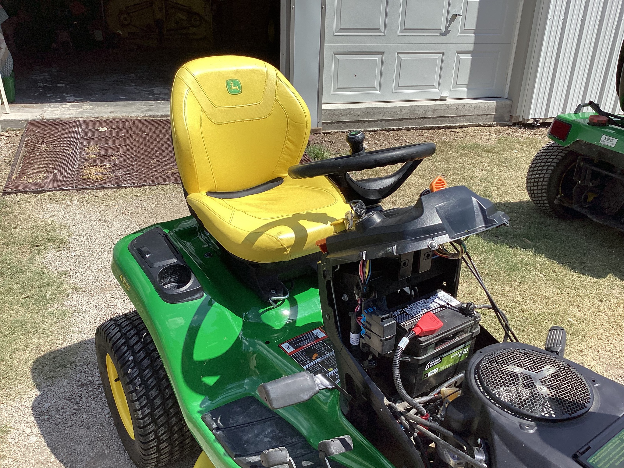 2022 John Deere X354 Image 5