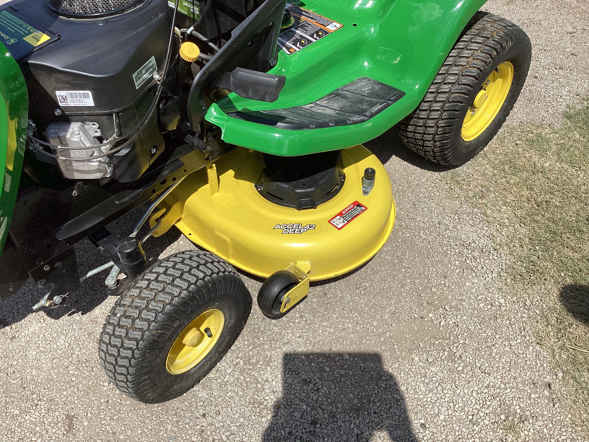 2022 John Deere X354 Image 6