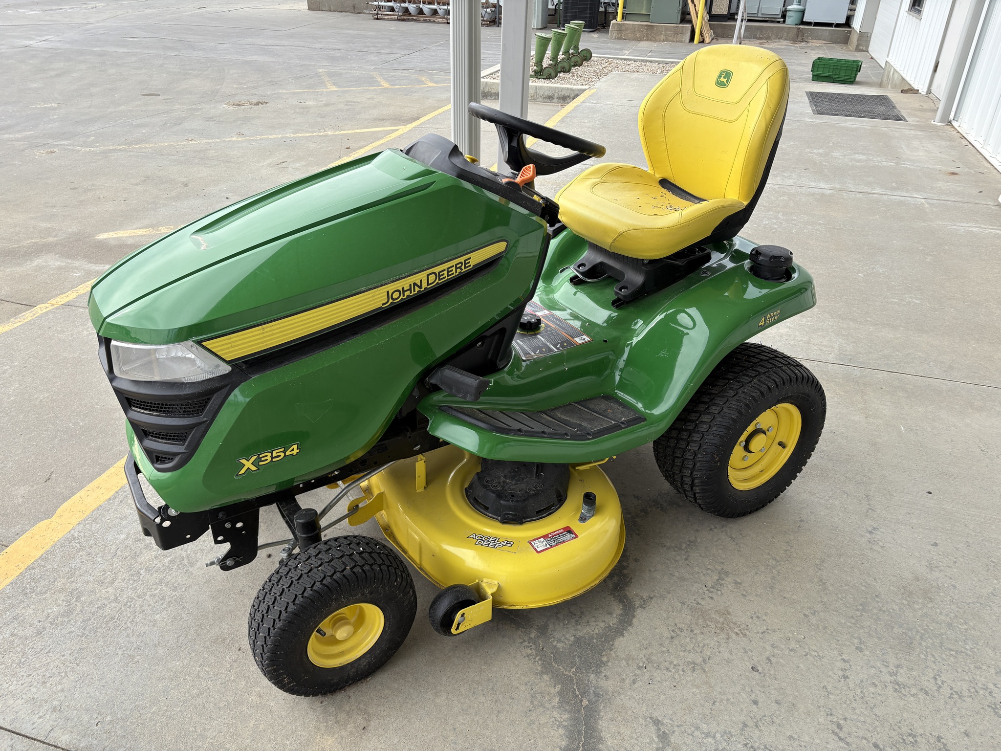 2022 John Deere X354 Image 2
