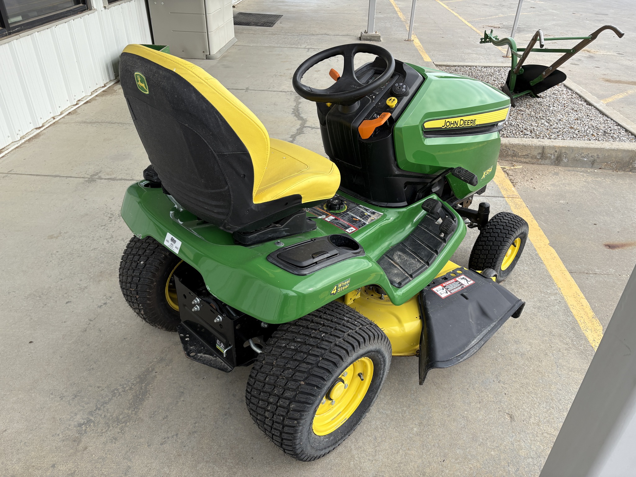 2022 John Deere X354 Image 4