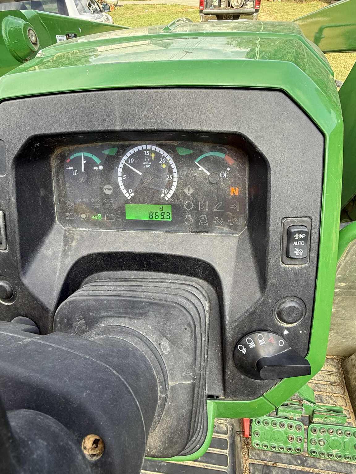 2021 John Deere 5075E Image 2