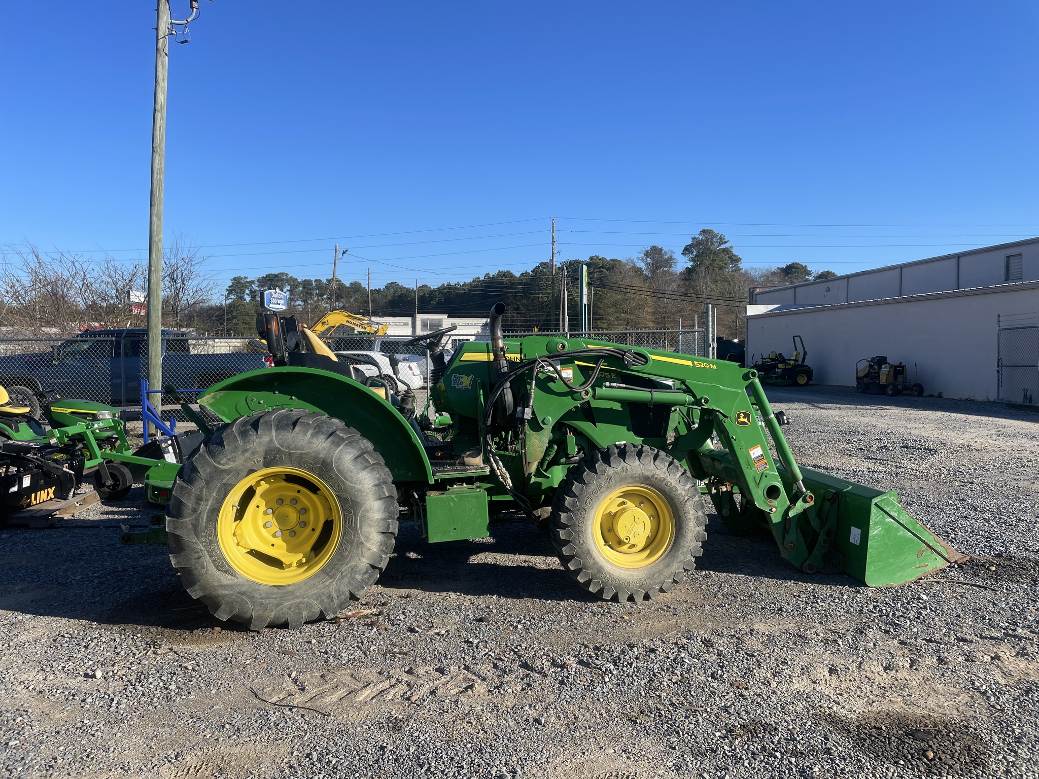 2021 John Deere 5075E Image 1