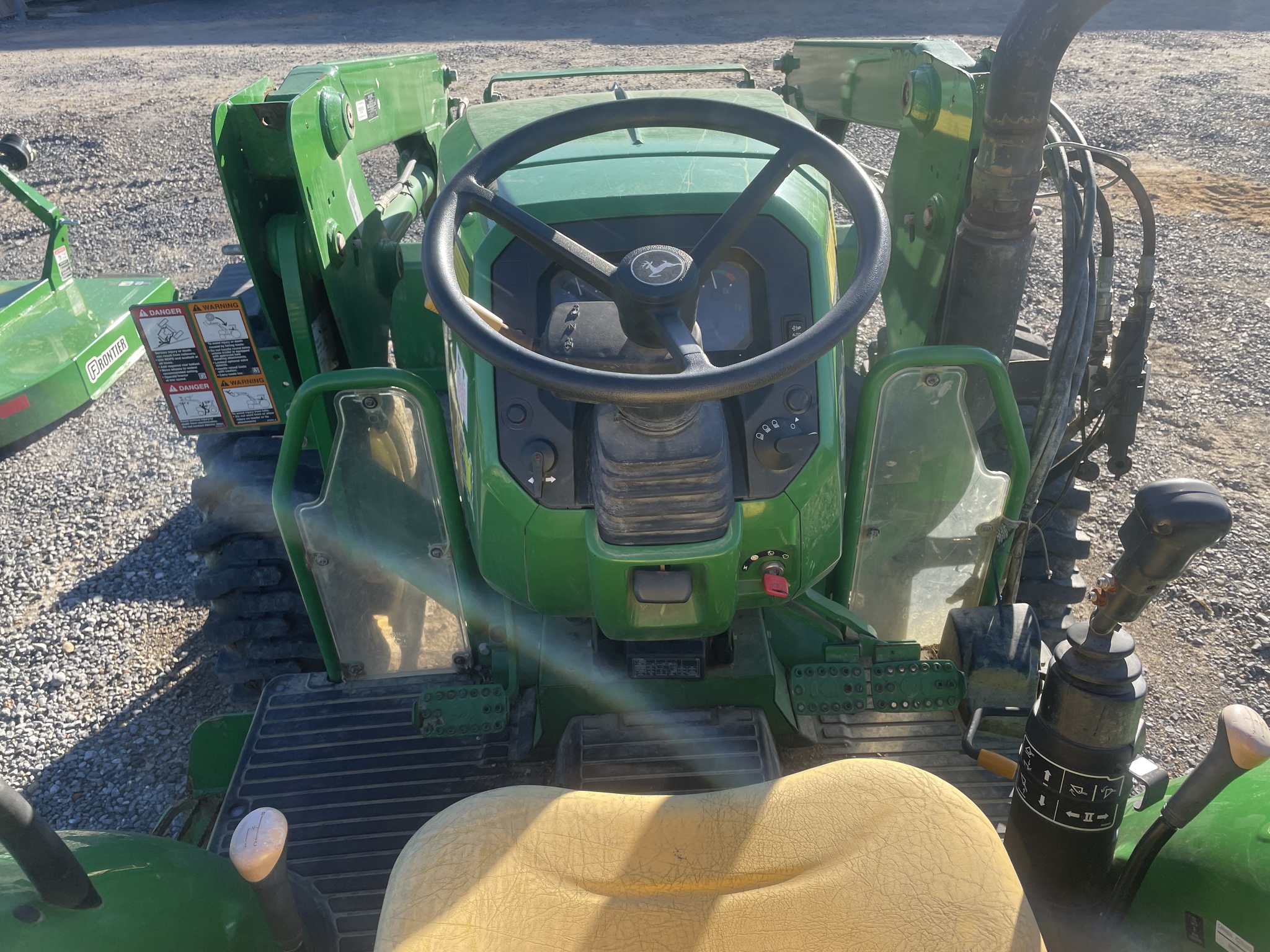 2021 John Deere 5075E Image 4