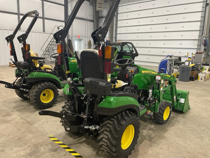 2025 John Deere 1025R Image 3